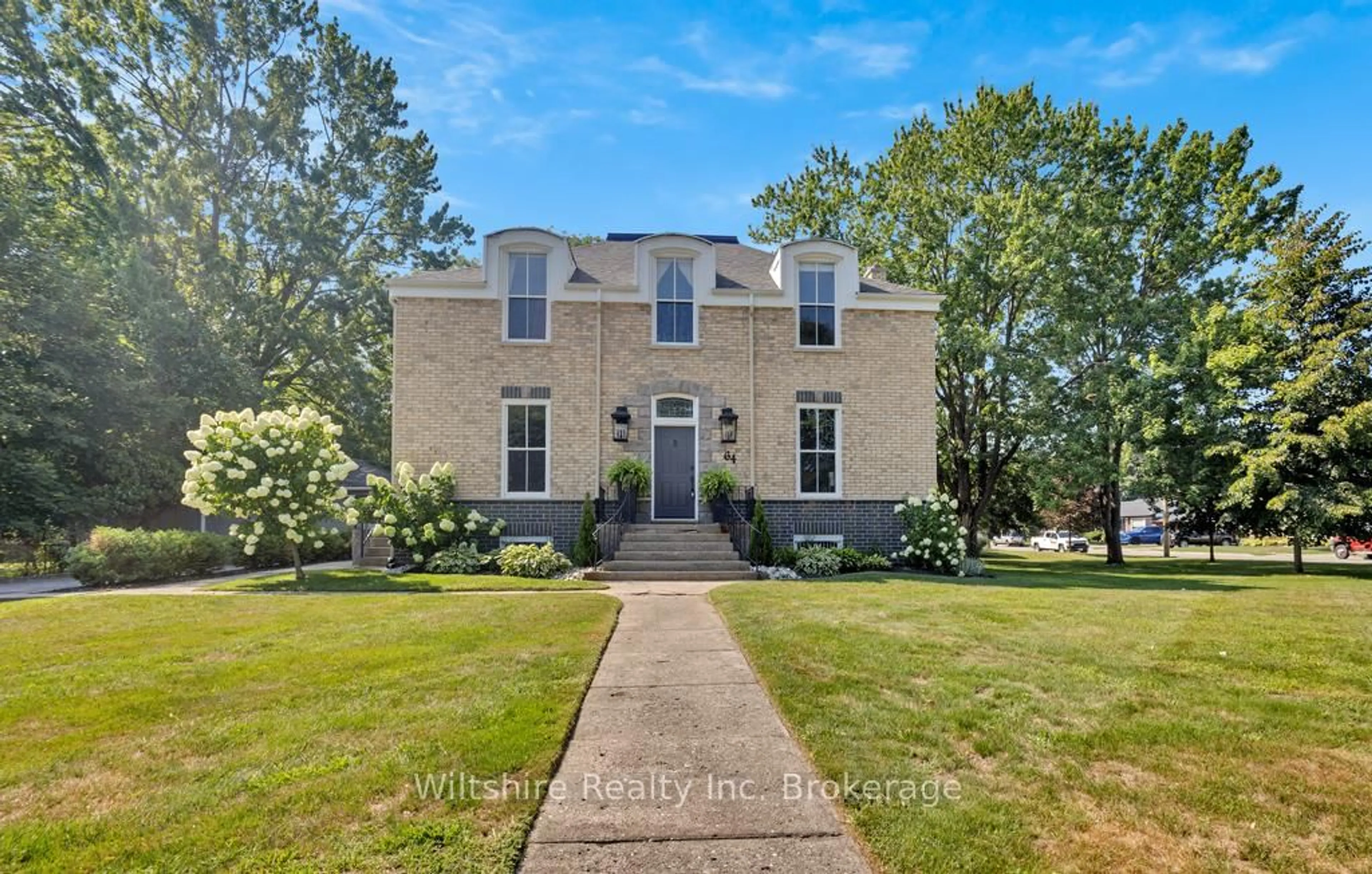 Home with brick exterior material, building for 64 South St, Aylmer Ontario N5H 1R1