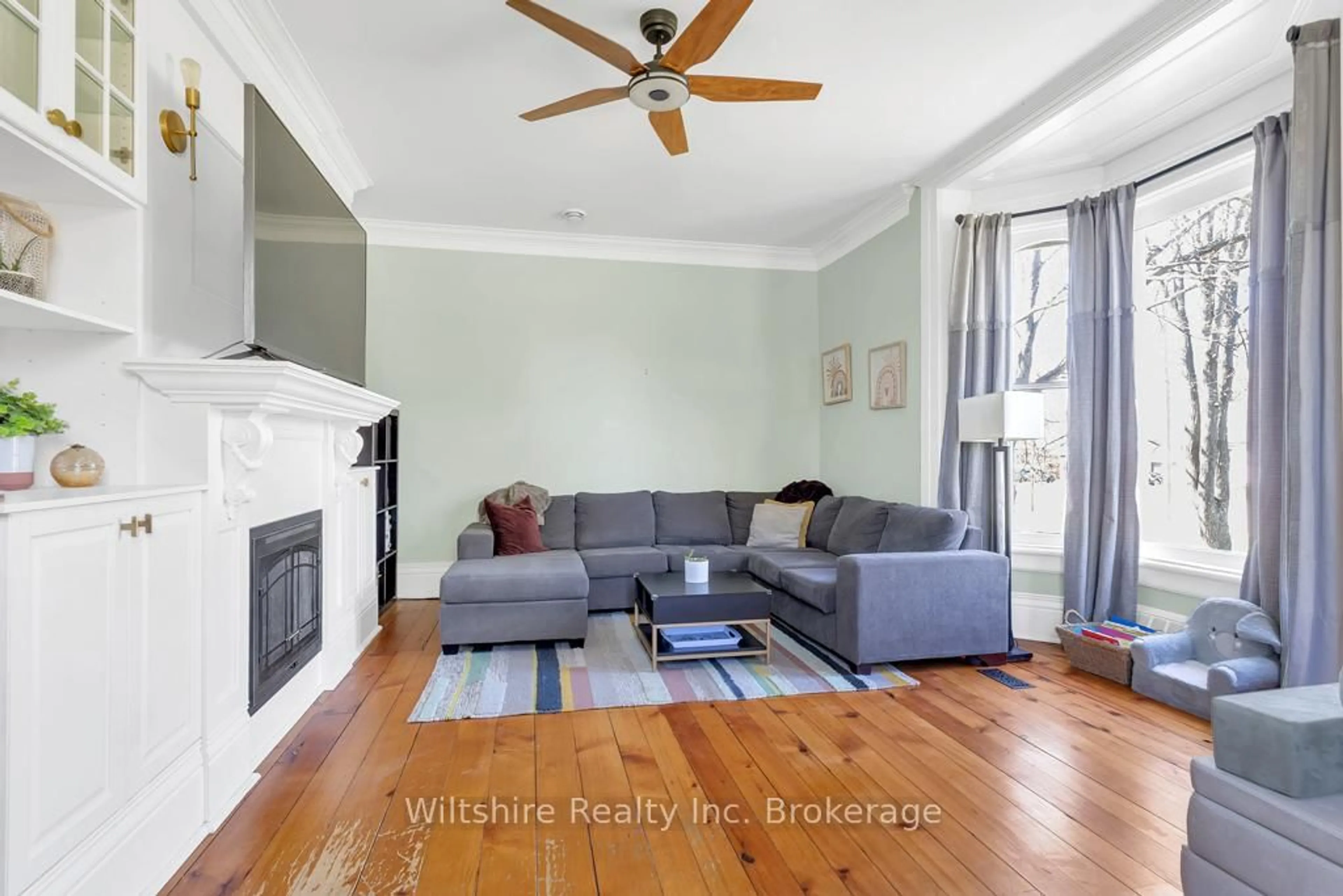 Living room with furniture, unknown for 64 South St, Aylmer Ontario N5H 1R1