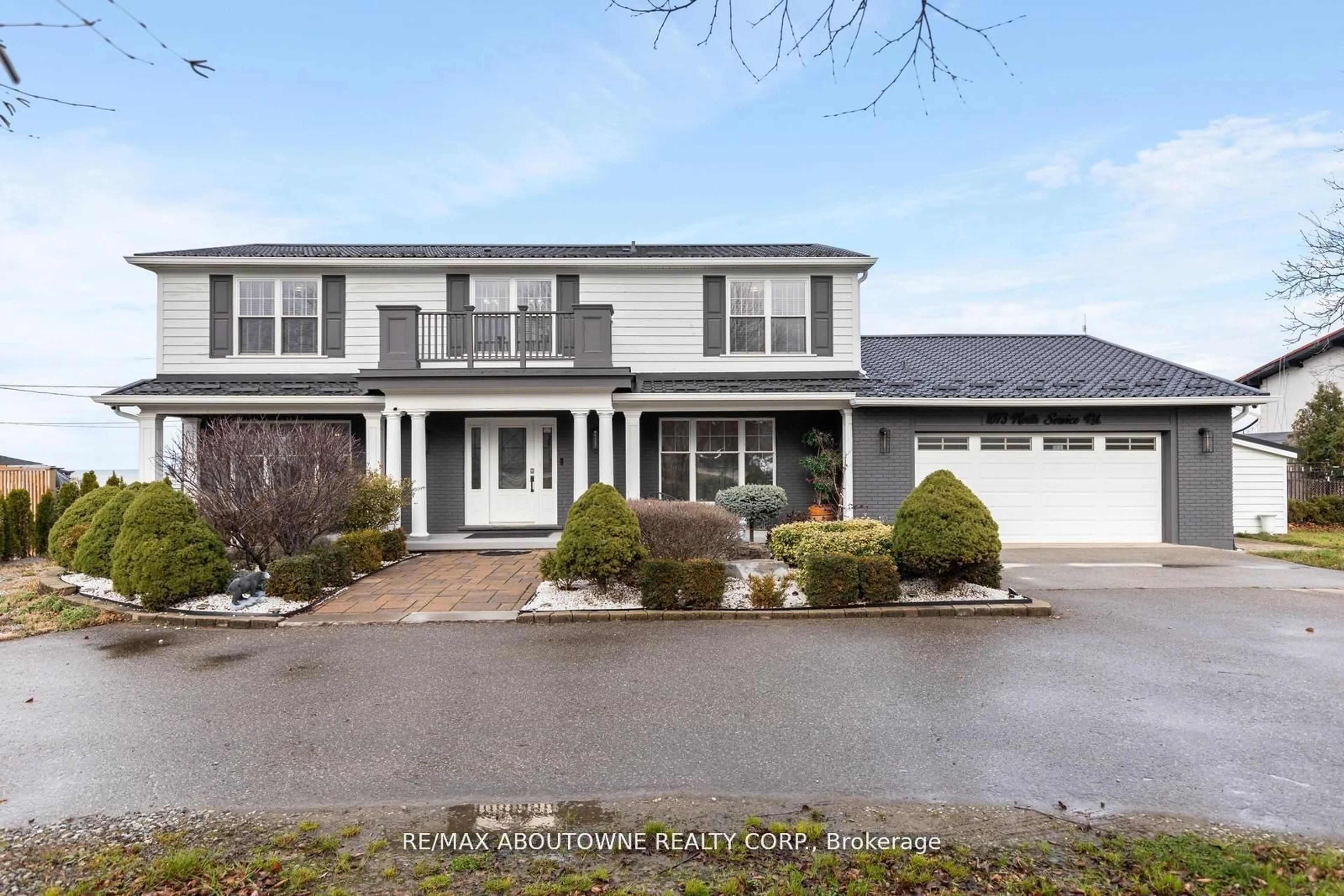 Home with vinyl exterior material, street for 1073 North Service Rd, Hamilton Ontario L8E 5E1