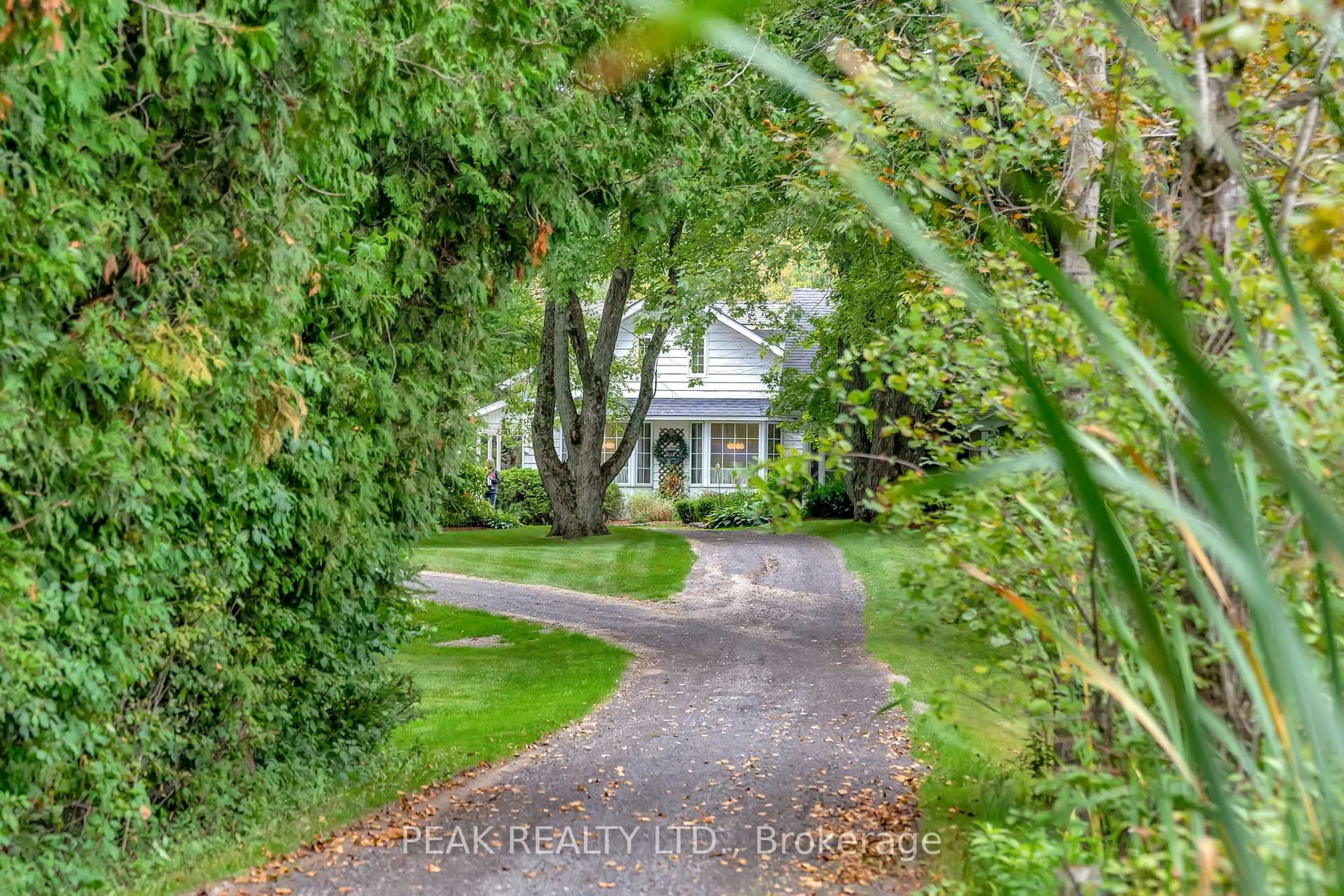 A pic from outside/outdoor area/front of a property/back of a property/a pic from drone, street for 7704 Wellington Road #34 Rd, Puslinch Ontario N0B 2J0