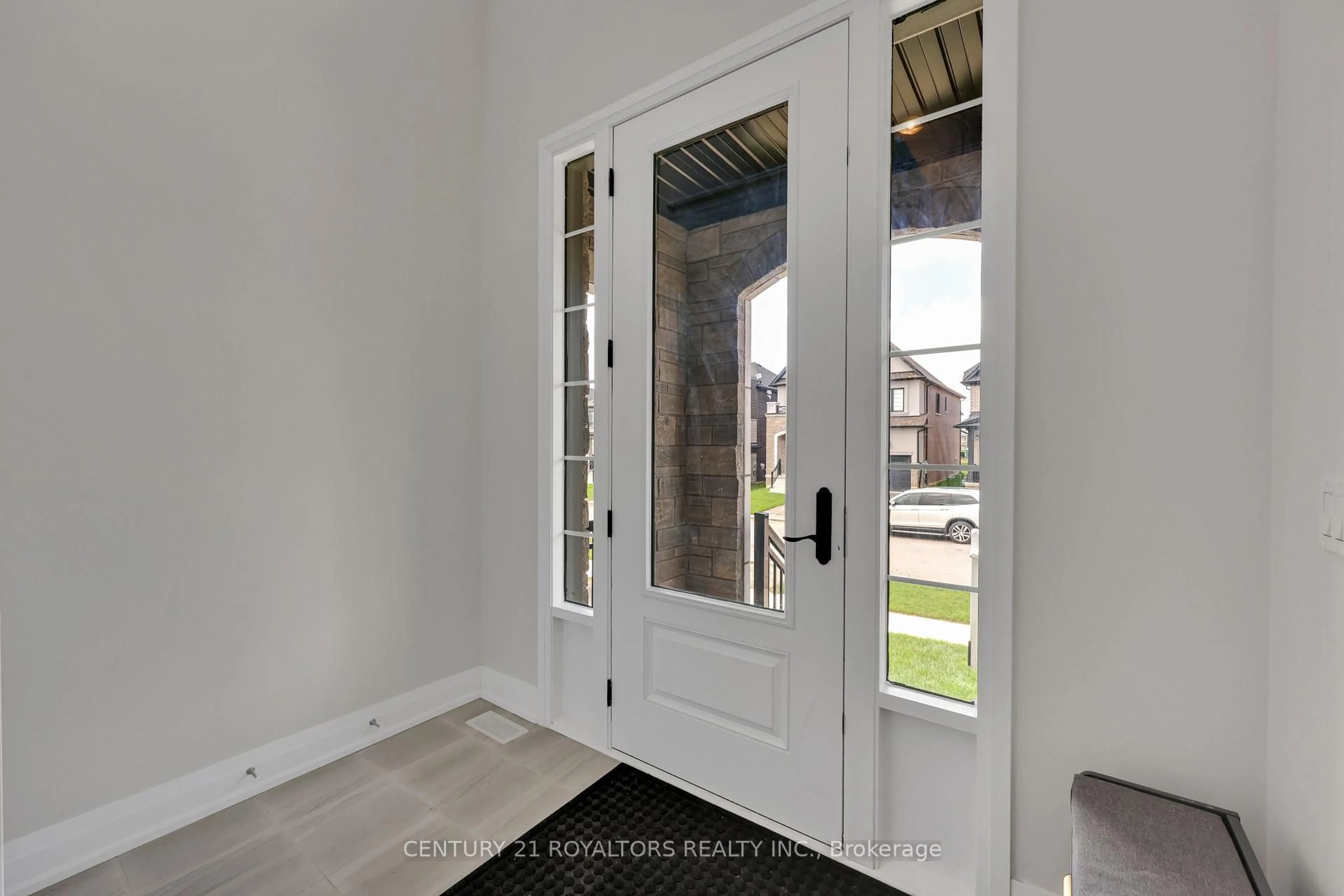Indoor entryway for 909 Knights Lane, Woodstock Ontario N4T 0P7
