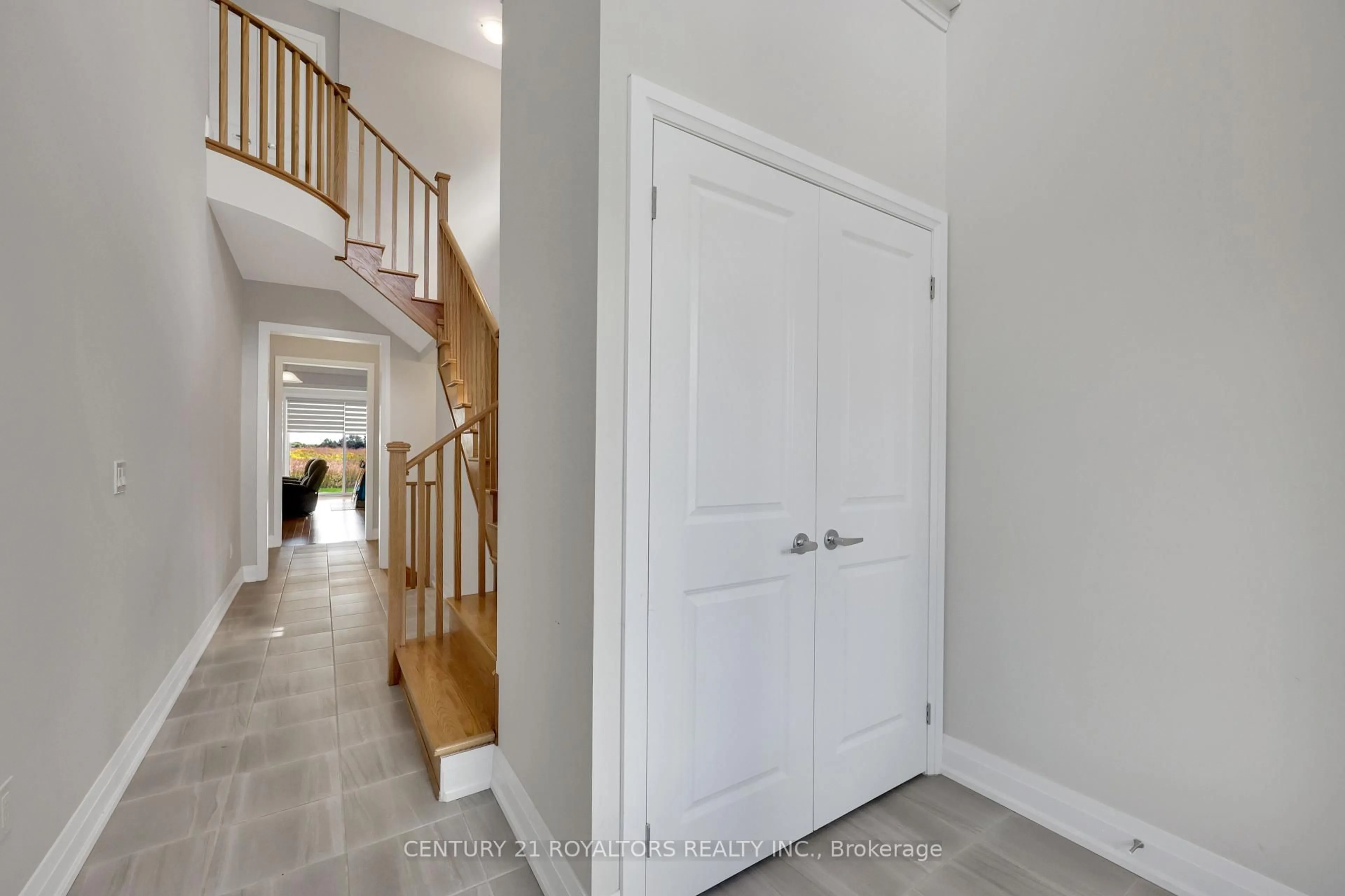 Indoor entryway for 909 Knights Lane, Woodstock Ontario N4T 0P7