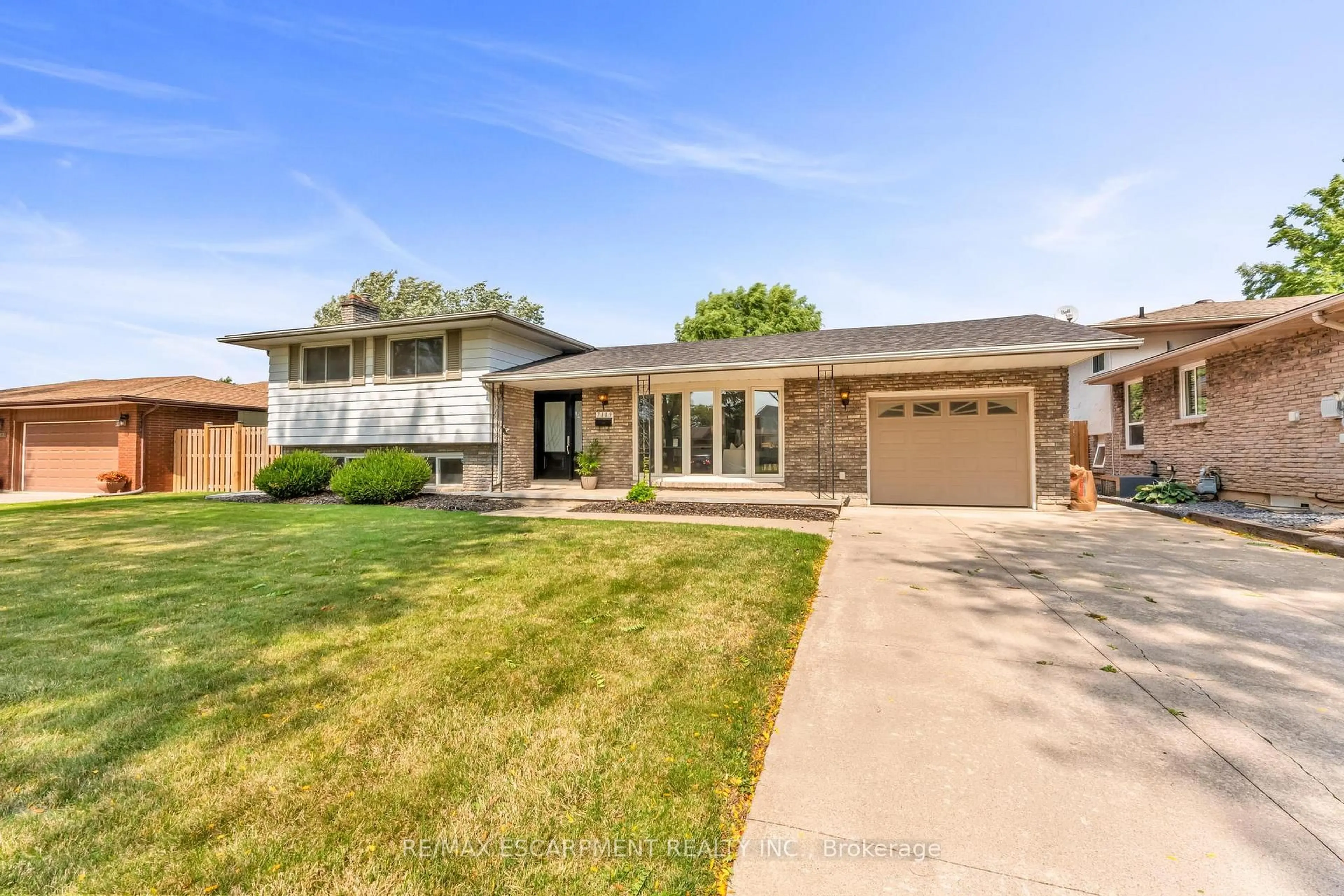Home with brick exterior material, street for 7119 Brian Cres, Niagara Falls Ontario L2J 3P4