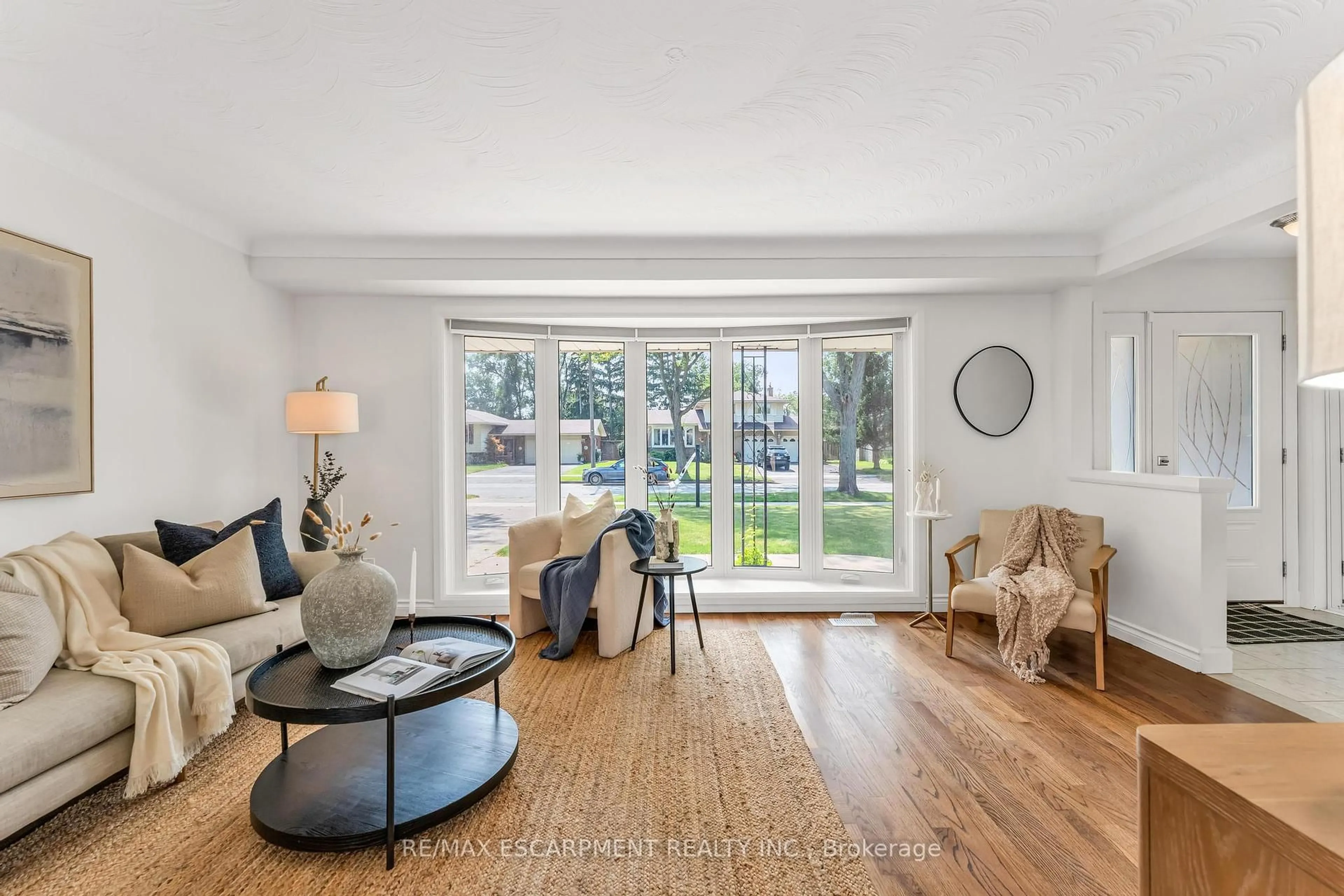 Living room with furniture, unknown for 7119 Brian Cres, Niagara Falls Ontario L2J 3P4