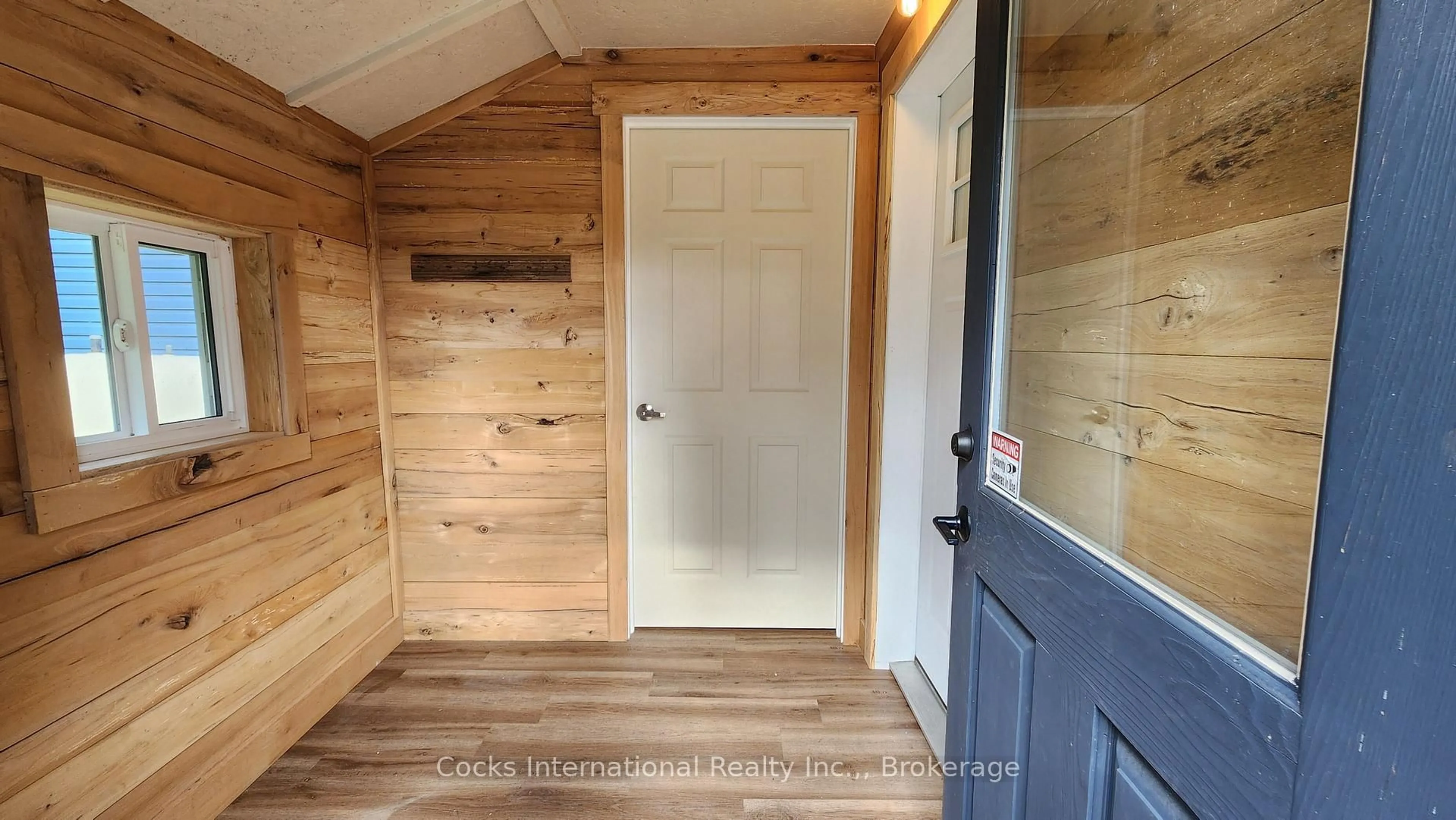 Indoor entryway for 96 Pickerel & Jack Lake Rd, Armour Ontario P0A 1C0