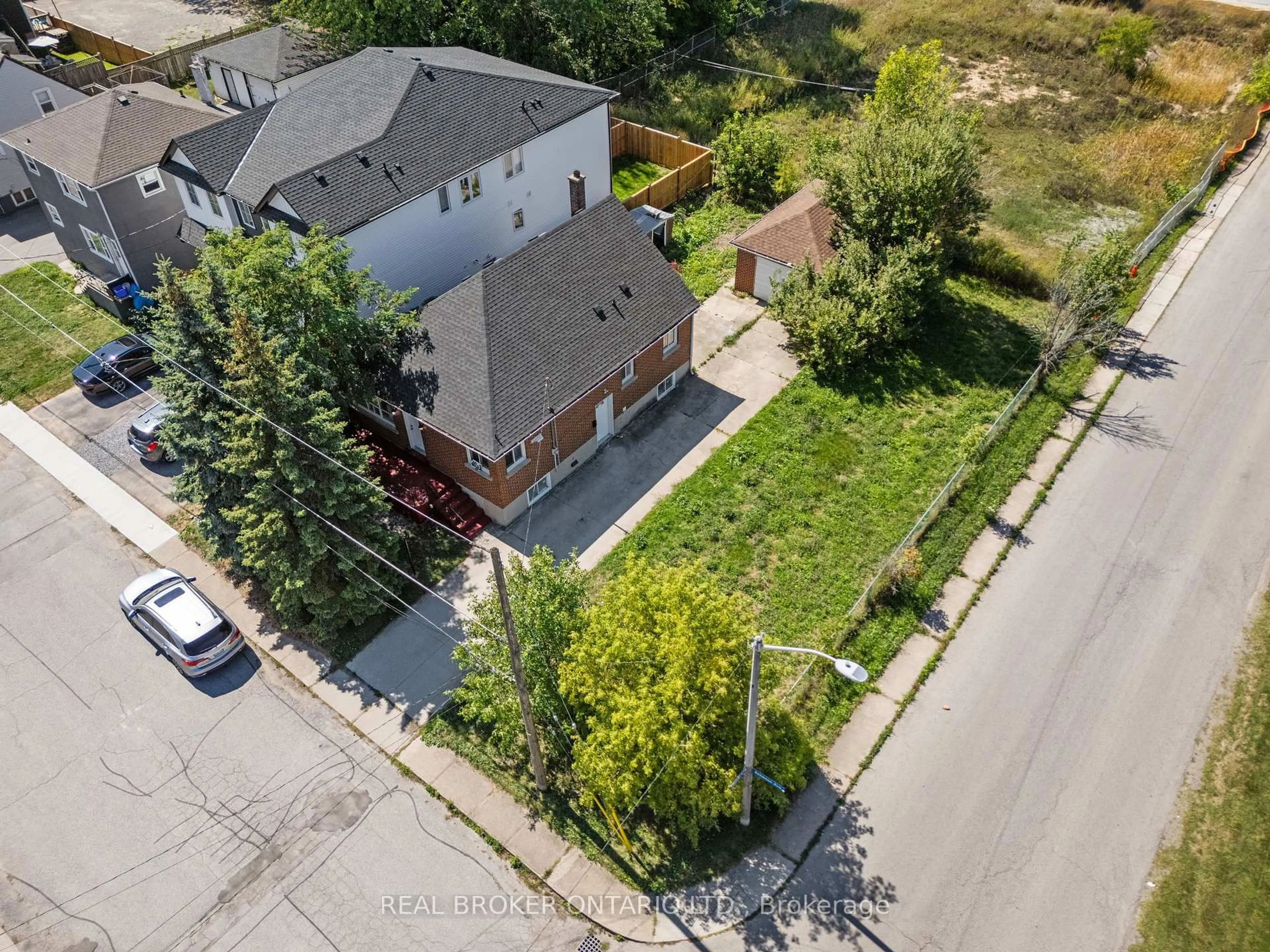 A pic from outside/outdoor area/front of a property/back of a property/a pic from drone, street for 4083 Acheson Ave, Niagara Falls Ontario L2E 3L8