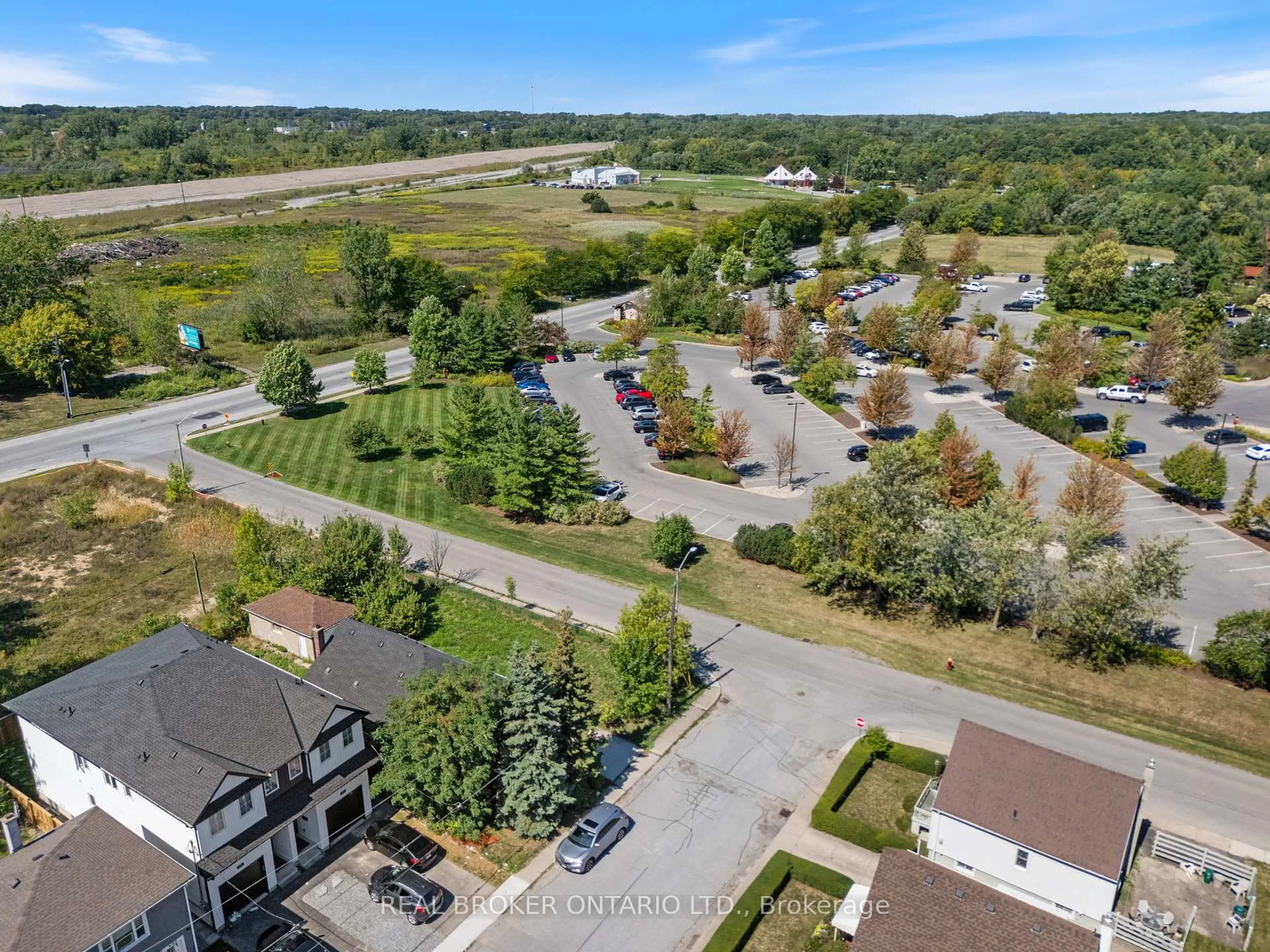 A pic from outside/outdoor area/front of a property/back of a property/a pic from drone, unknown for 4083 Acheson Ave, Niagara Falls Ontario L2E 3L8
