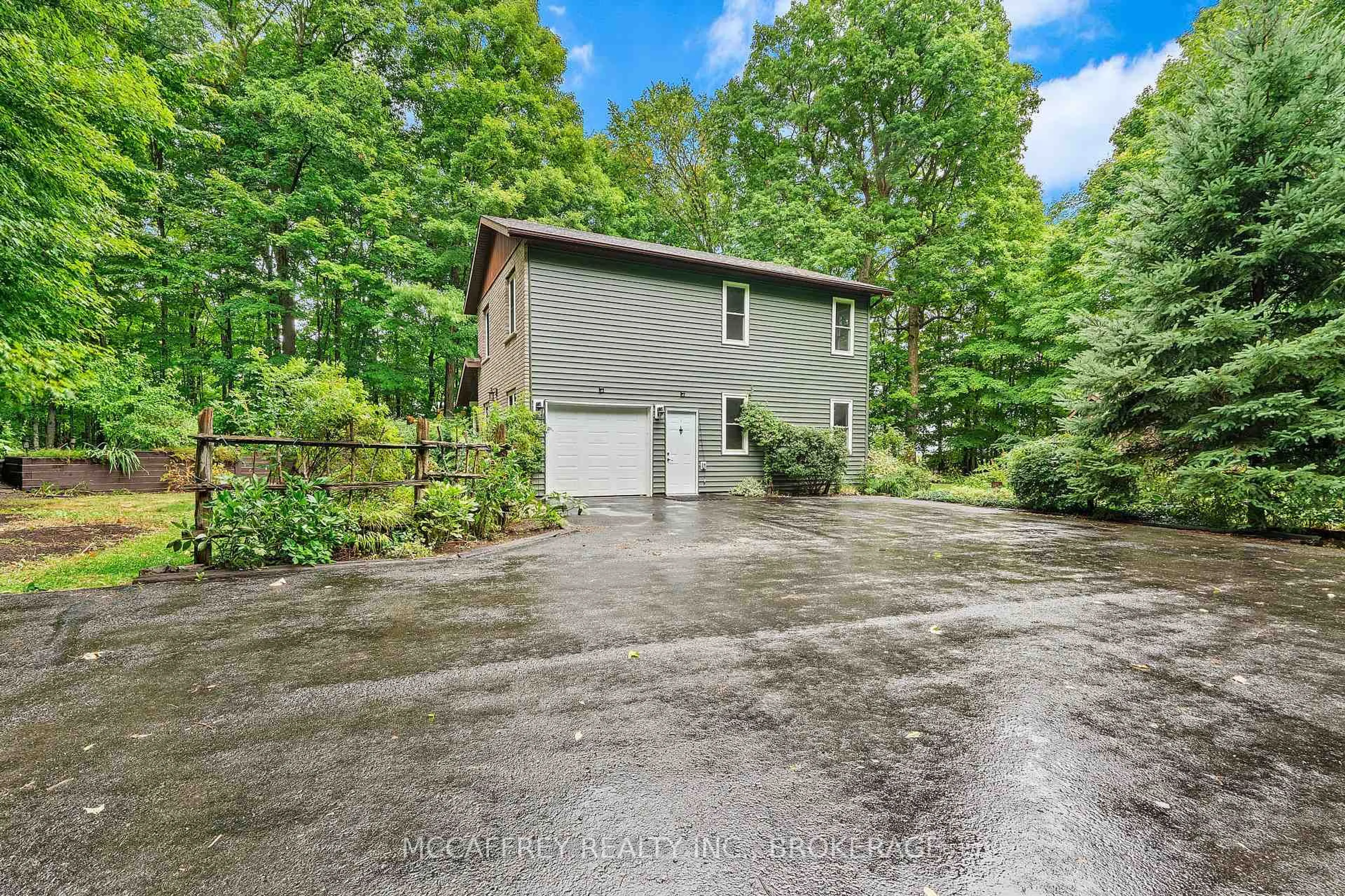 A pic from outside/outdoor area/front of a property/back of a property/a pic from drone, unknown for 2985 Alton Rd, Sydenham Ontario K0H 2T0