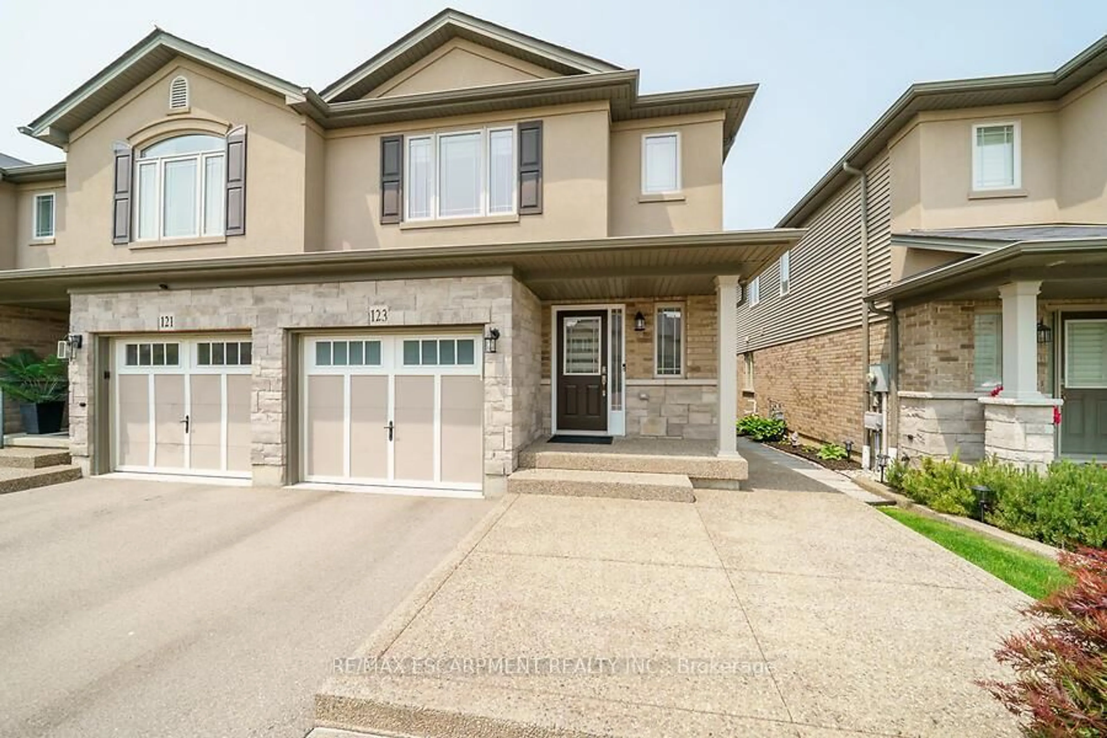 Home with brick exterior material, street for 123 WESTBANK Tr, Hamilton Ontario L8J 0H3