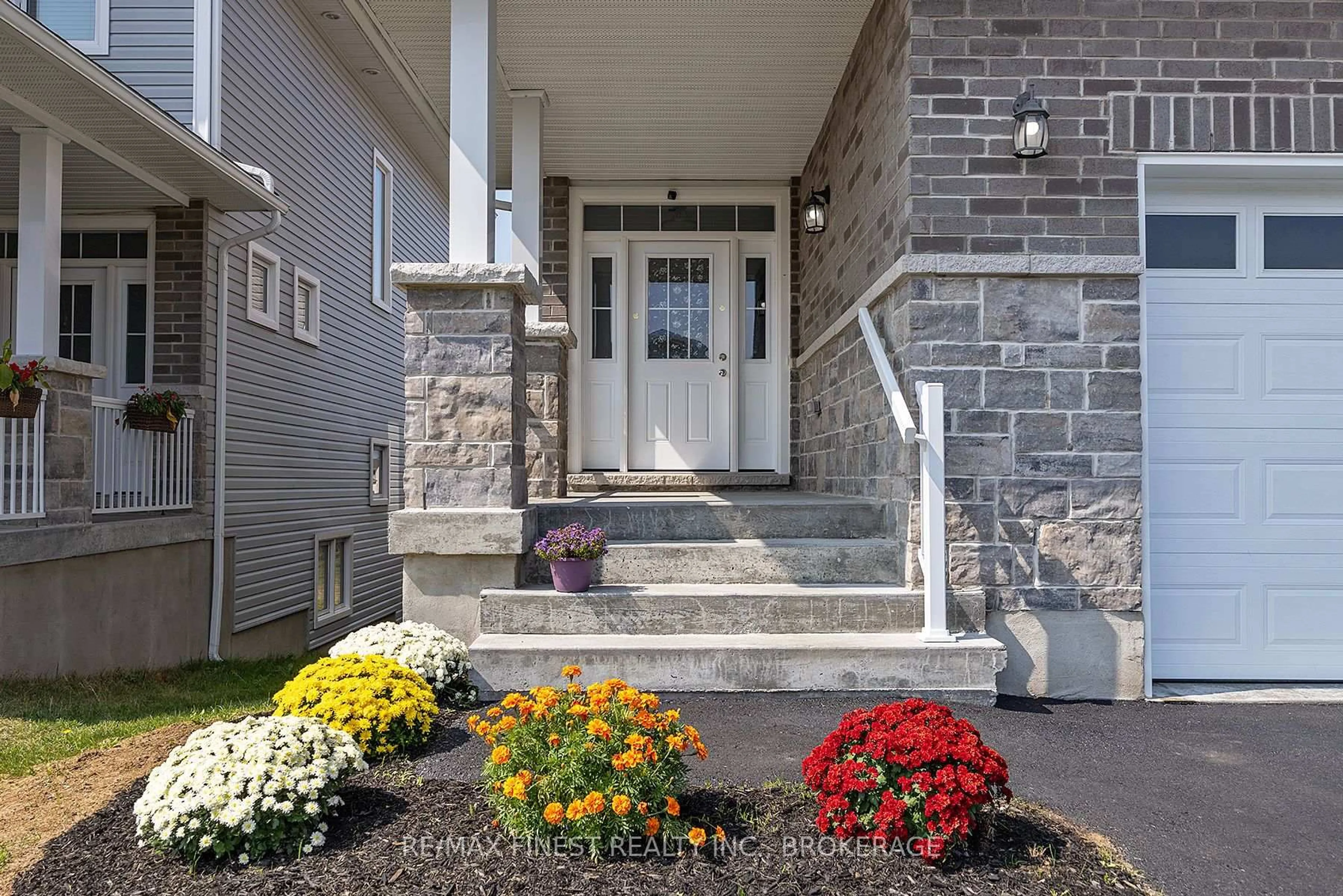 Indoor entryway for 609 Gwen Ave, Kingston Ontario K7P 0L2