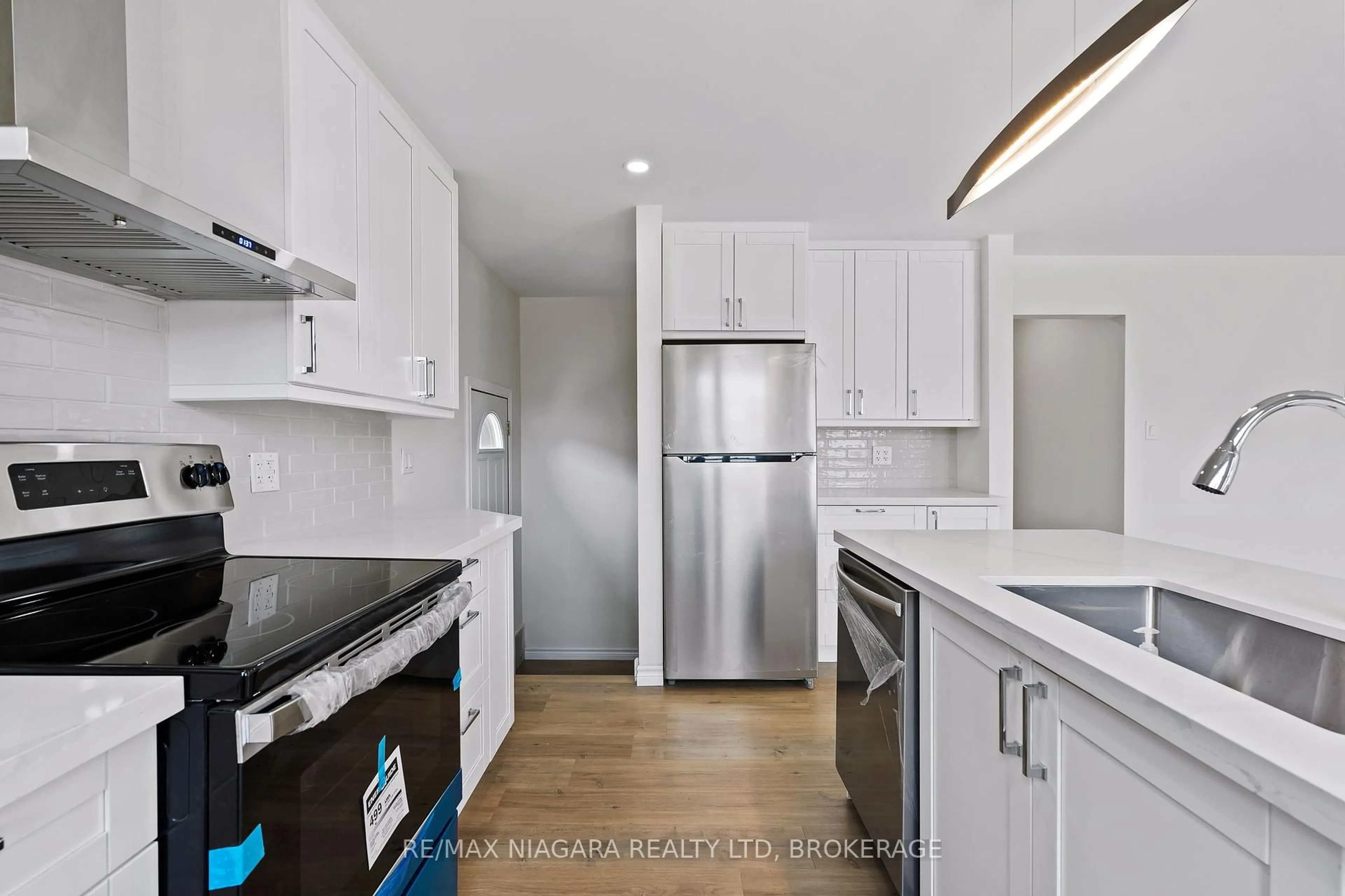 Standard kitchen, unknown for 53 Collier Rd, Thorold Ontario L2V 3S9