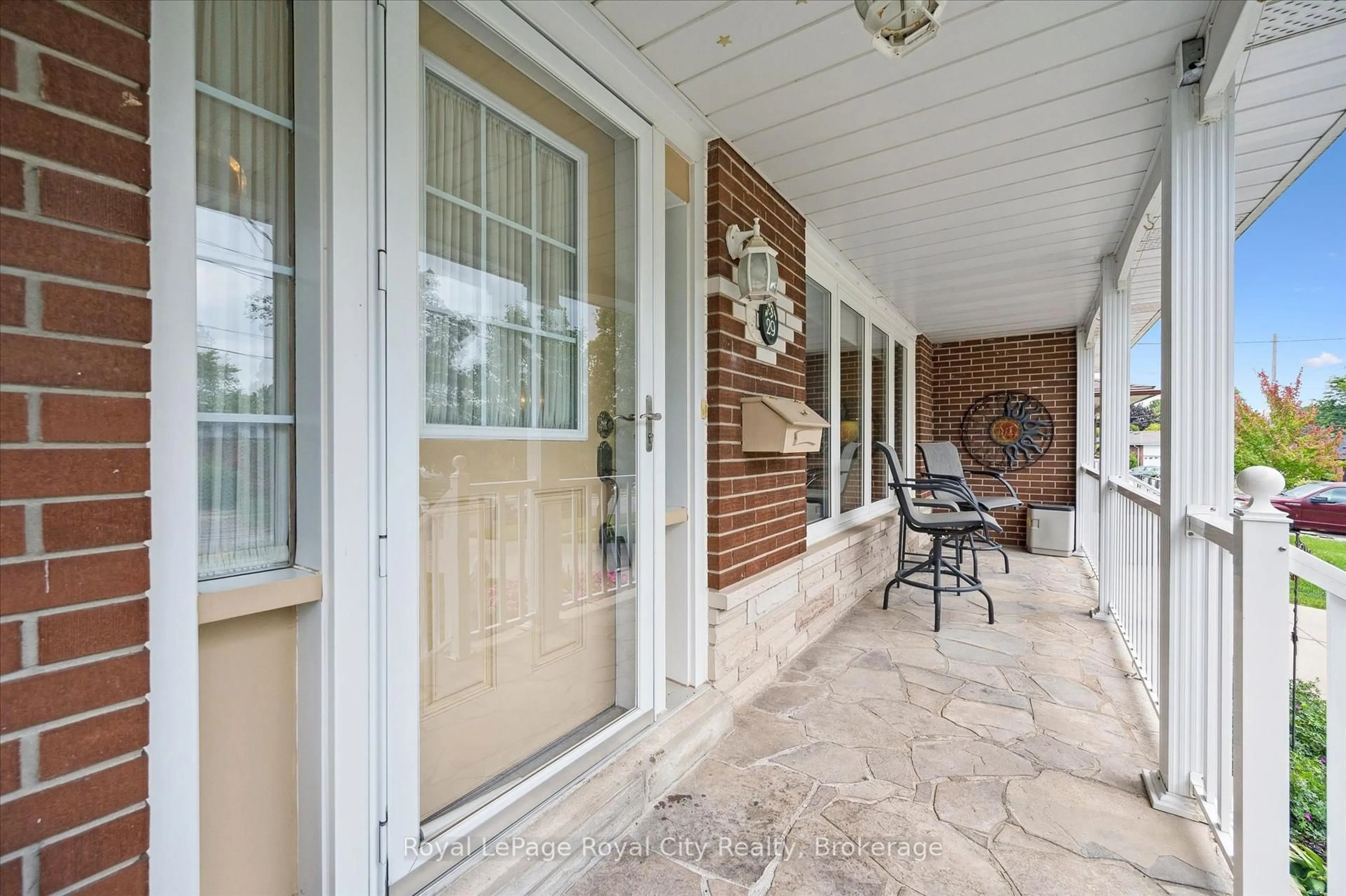 Patio, street for 29 Algoma Dr, Guelph Ontario N1E 1C8