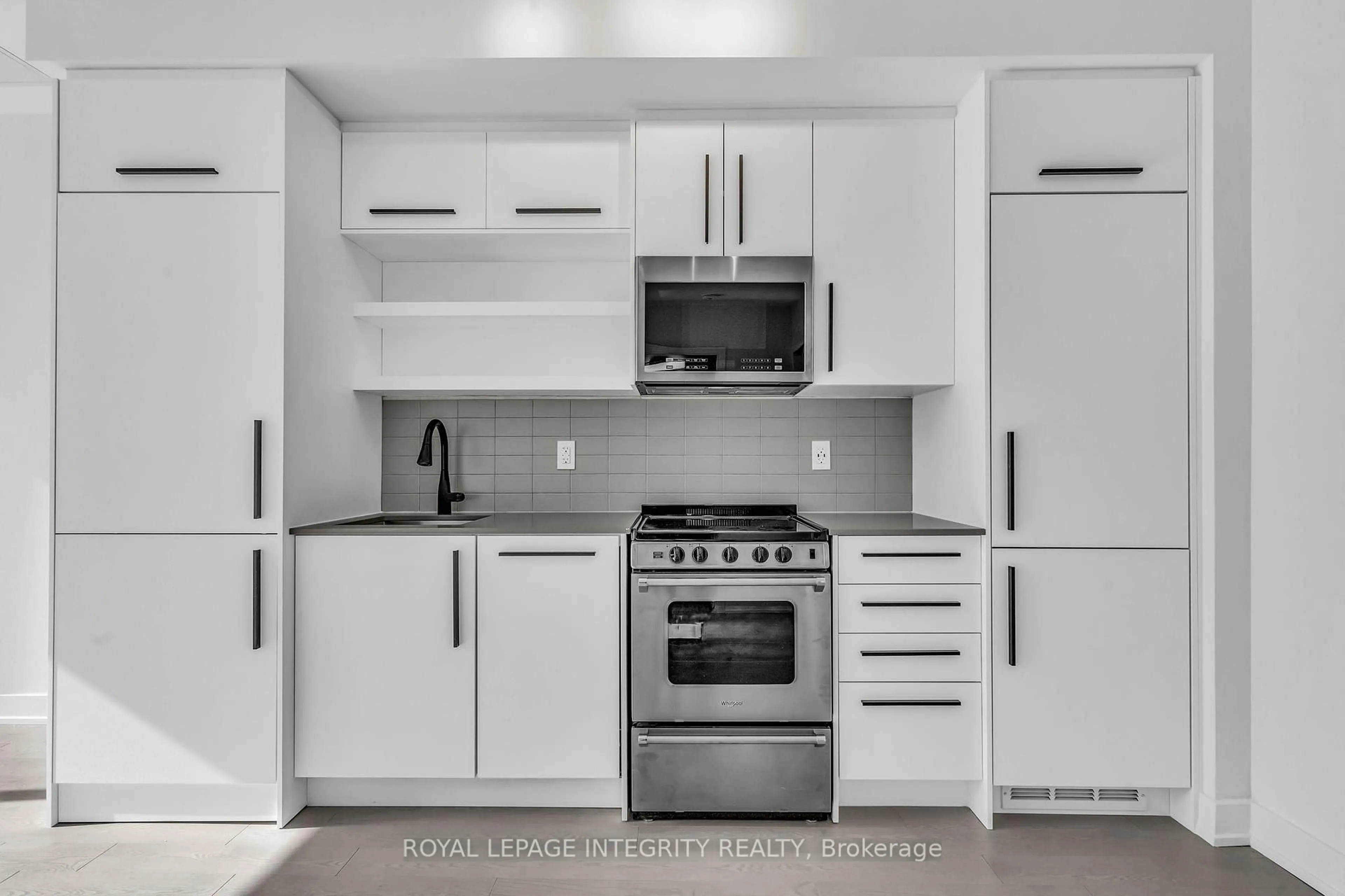 Standard kitchen, unknown for 560 RIDEAU St #716, Ottawa Ontario K1N 0G3