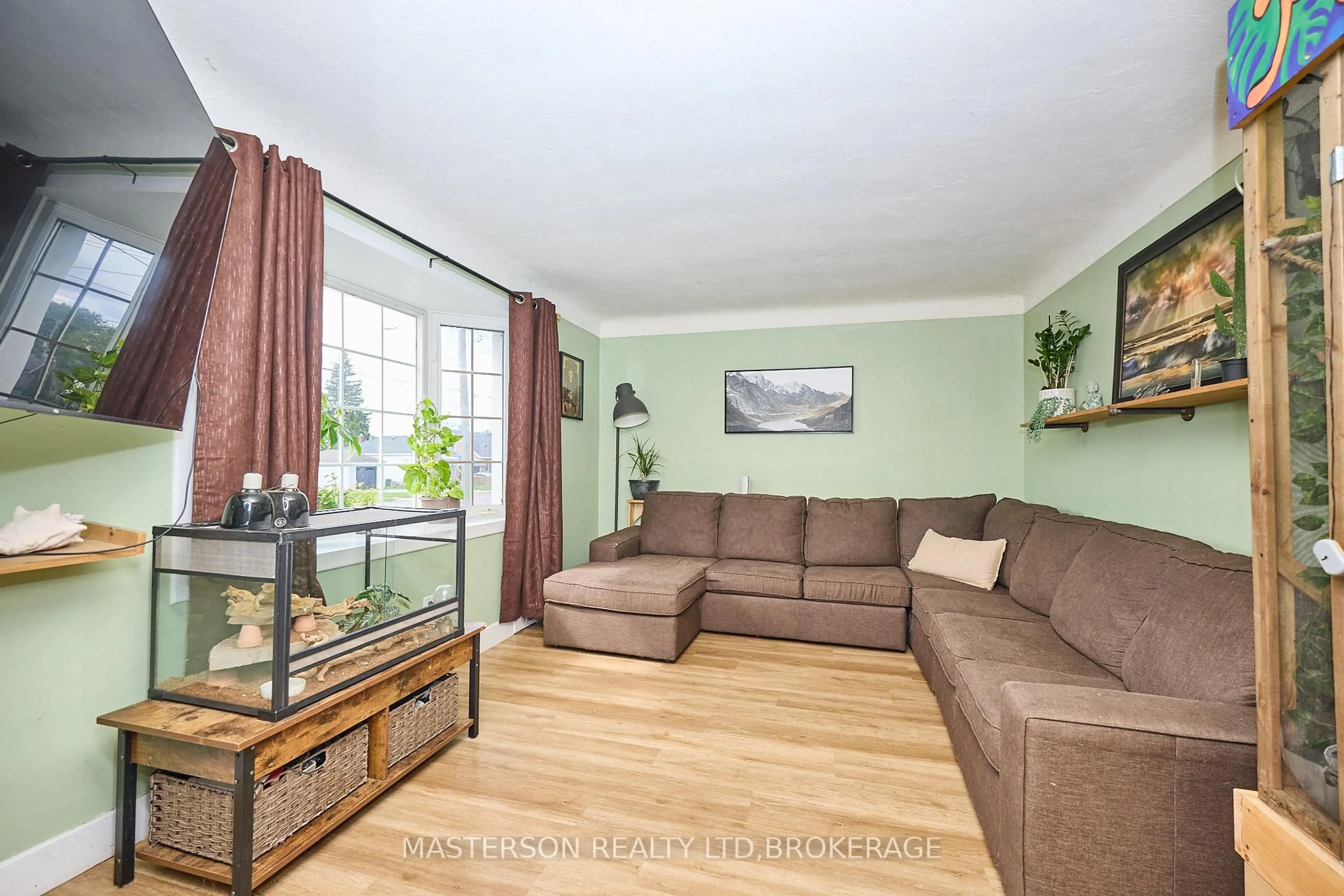 Living room with furniture, wood/laminate floor for 6805 Dunn St, Niagara Falls Ontario L2G 2R3