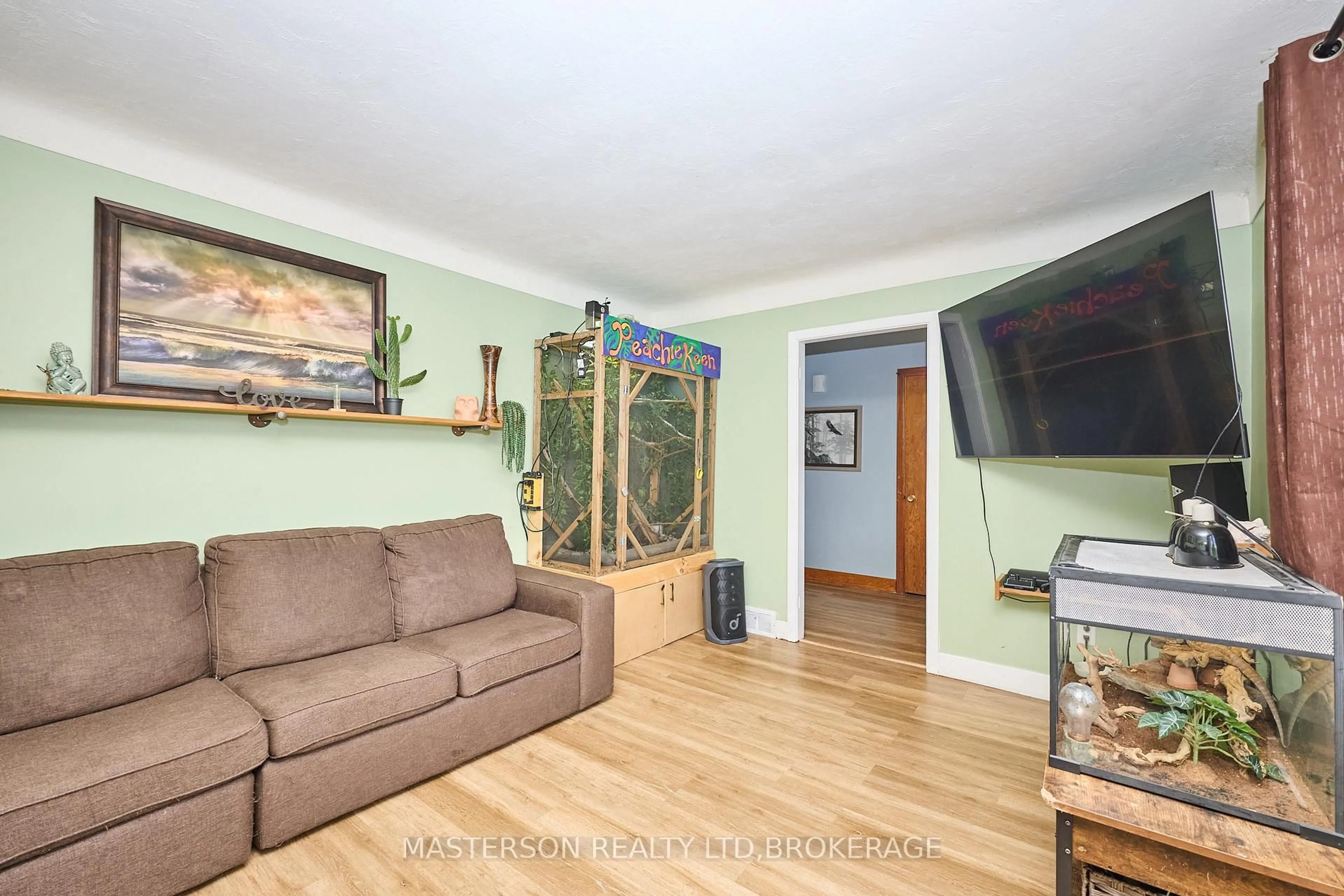 Living room with furniture, unknown for 6805 Dunn St, Niagara Falls Ontario L2G 2R3