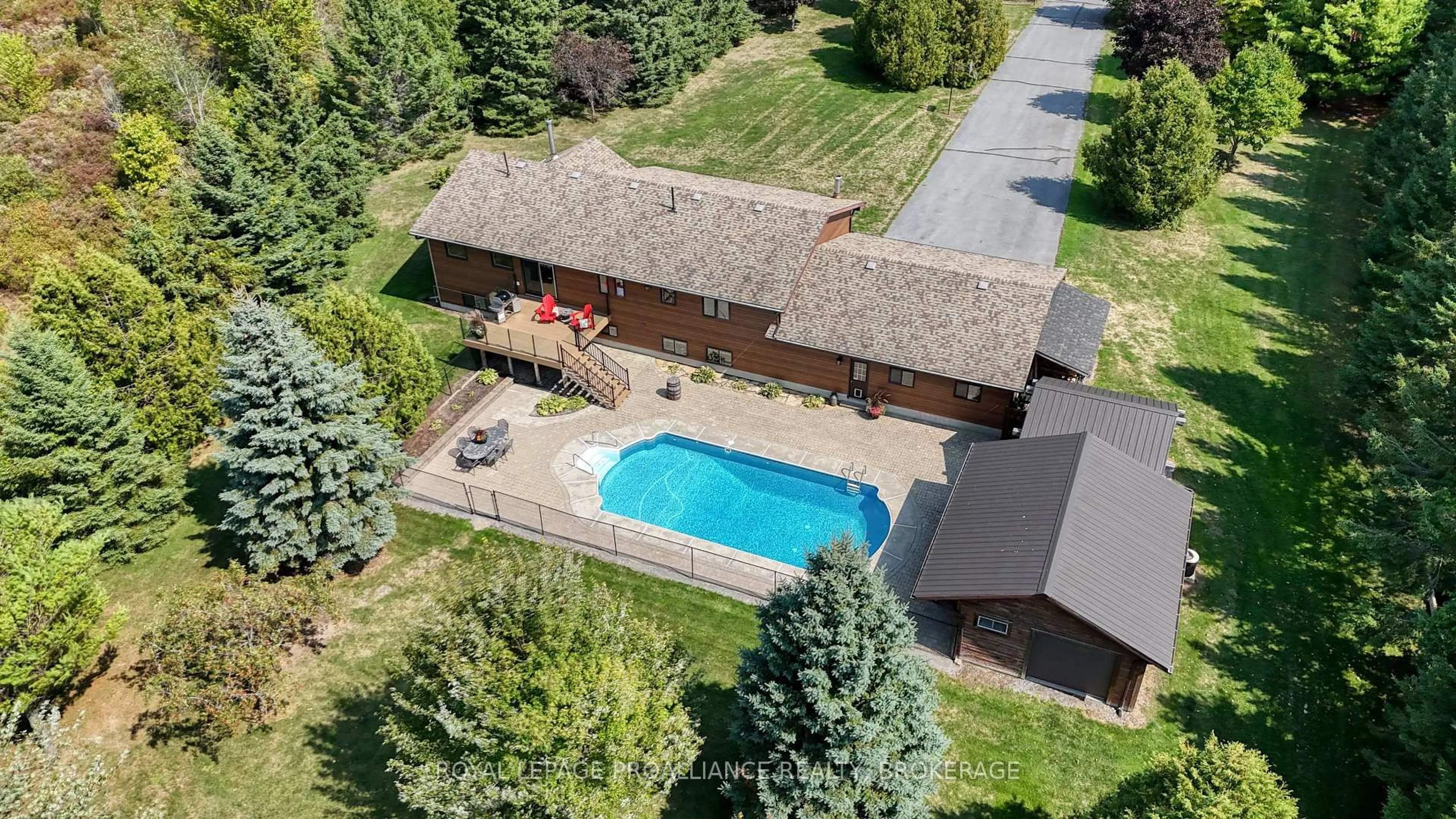 A pic from outside/outdoor area/front of a property/back of a property/a pic from drone, unknown for 1334 Butternut Creek Rd, Kingston Ontario K7L 4V3