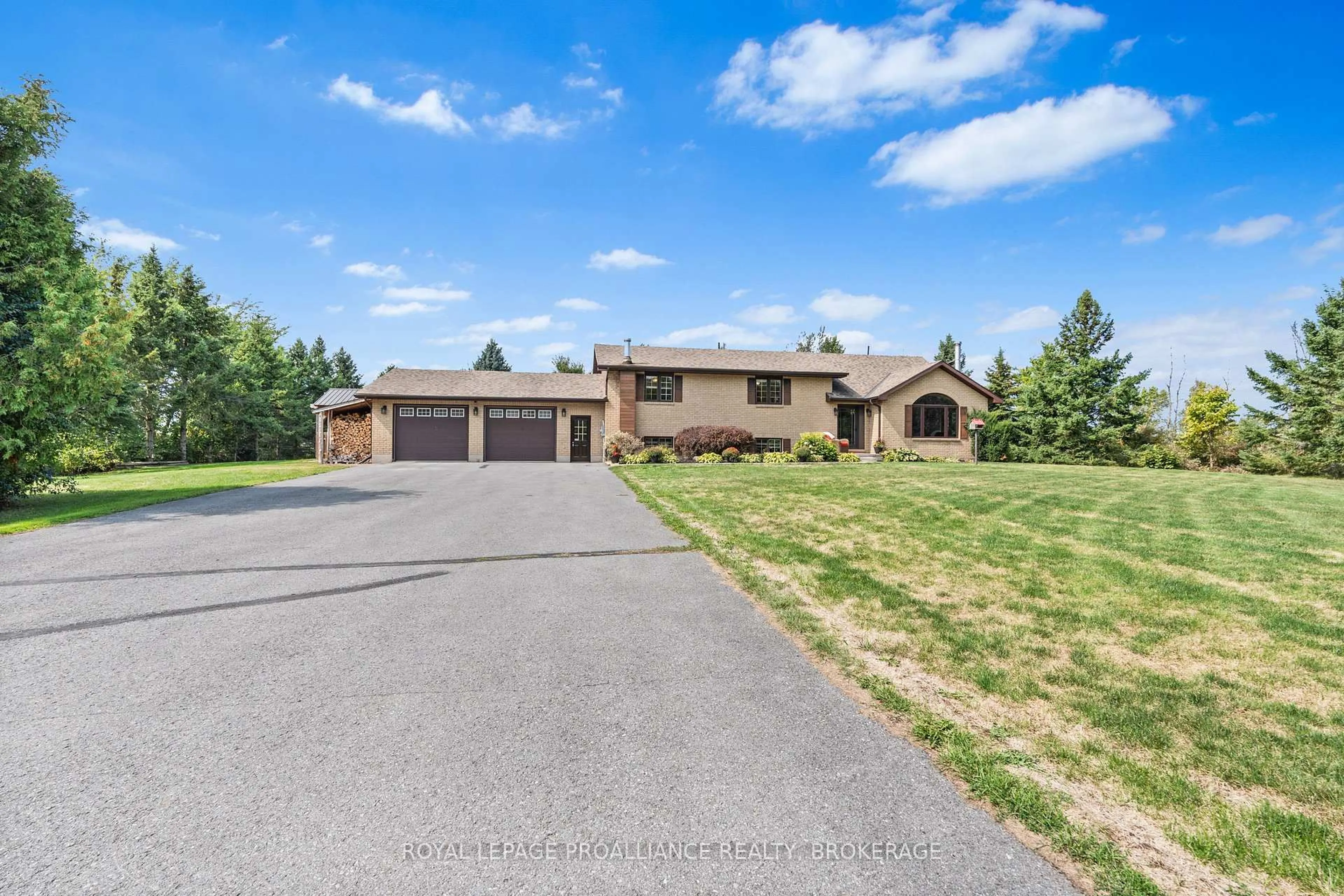 A pic from outside/outdoor area/front of a property/back of a property/a pic from drone, unknown for 1334 Butternut Creek Rd, Kingston Ontario K7L 4V3