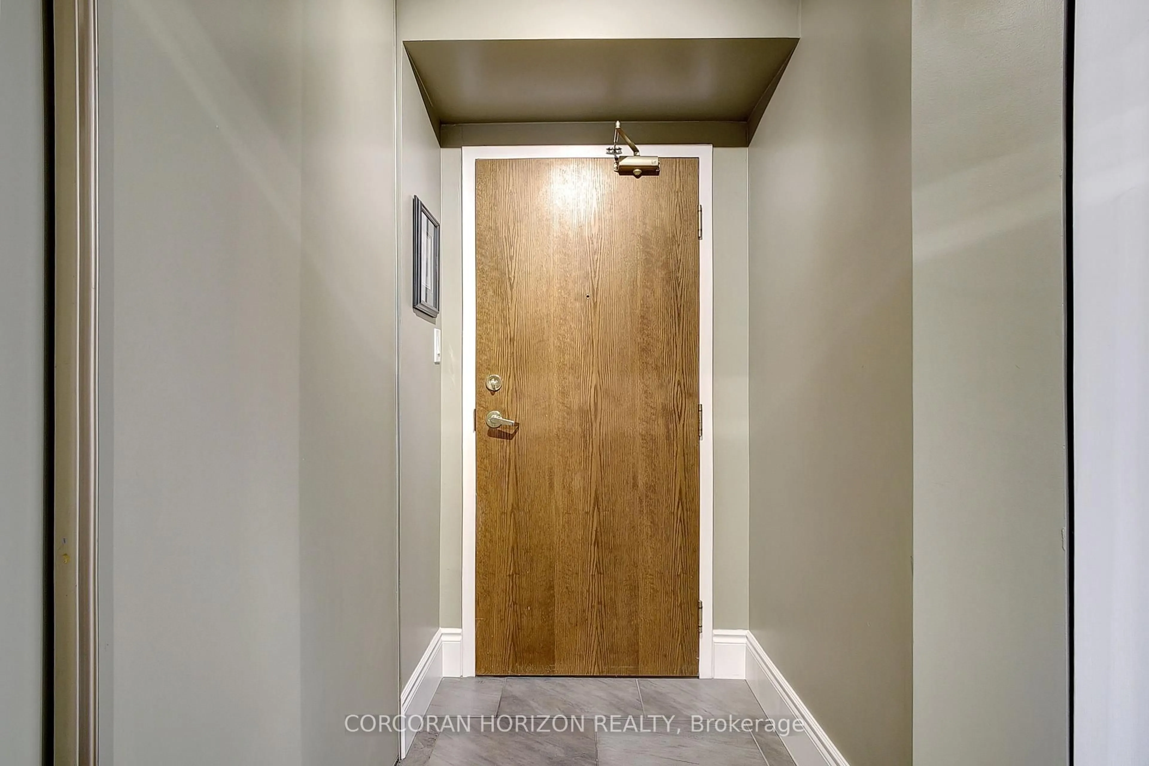Indoor entryway for 3227 King St #409, Kitchener Ontario N2A 1B1