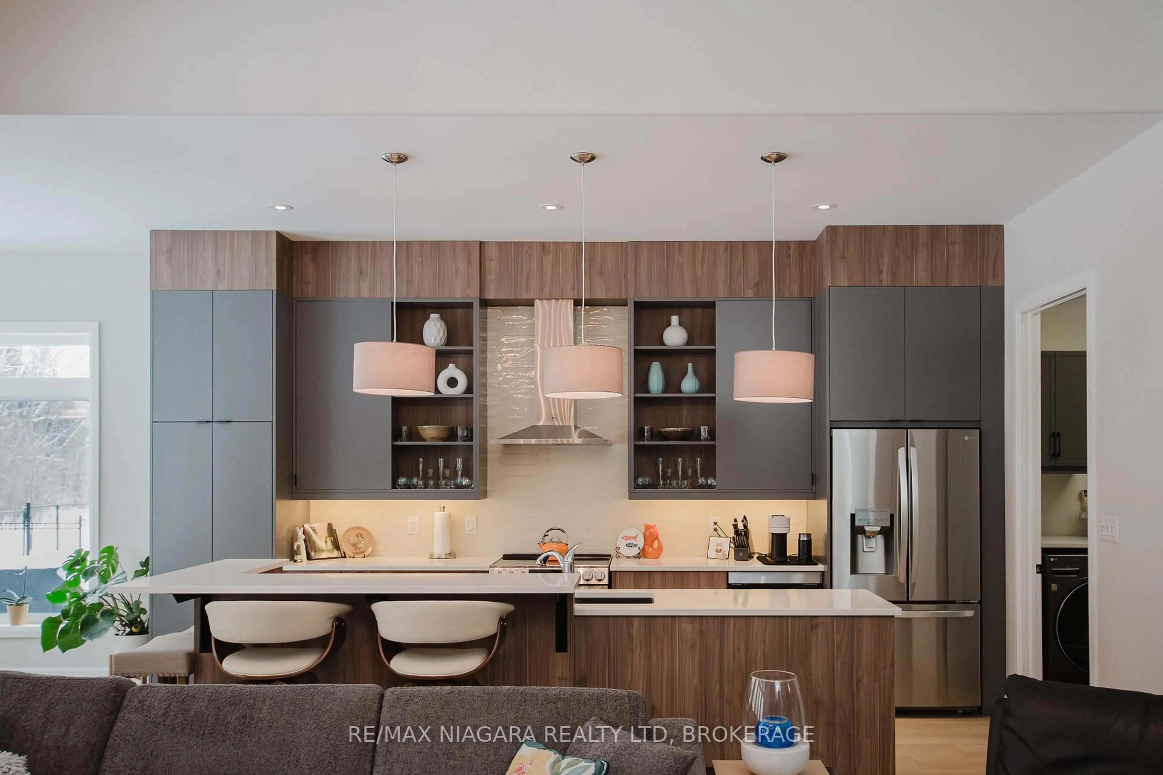 Contemporary kitchen, unknown for 3376 Whispering Woods Tr, Fort Erie Ontario L0S 1N0
