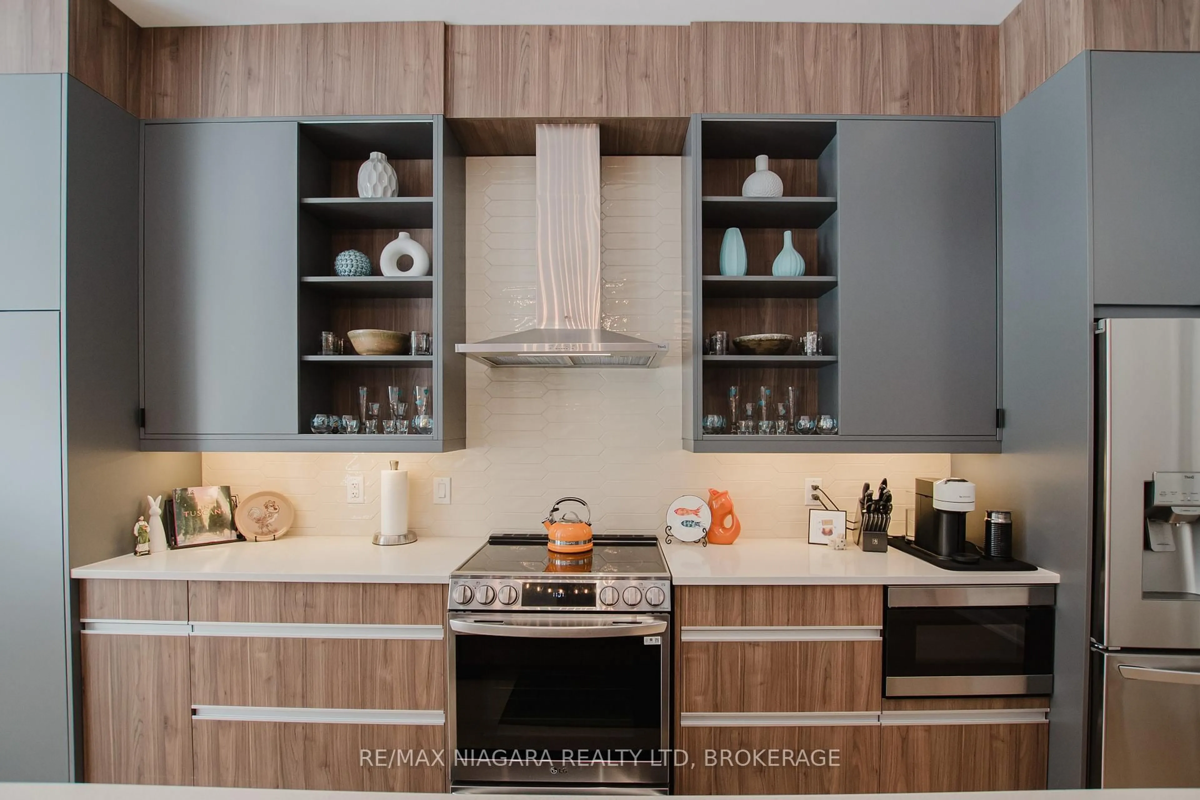 Contemporary kitchen, unknown for 3376 Whispering Woods Tr, Fort Erie Ontario L0S 1N0