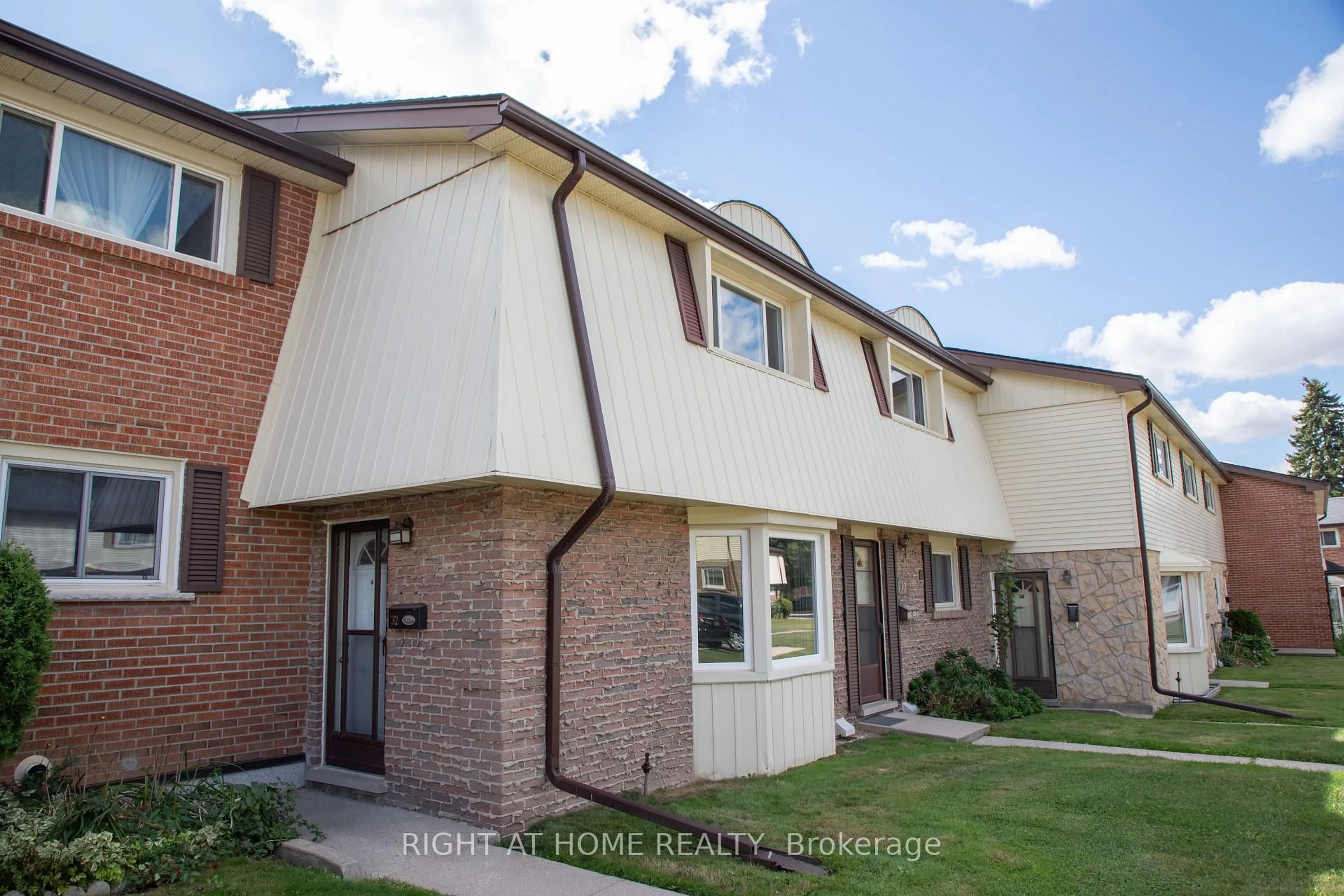 Unknown for 160 Jansen Ave #32, Kitchener Ontario N2A 2L7