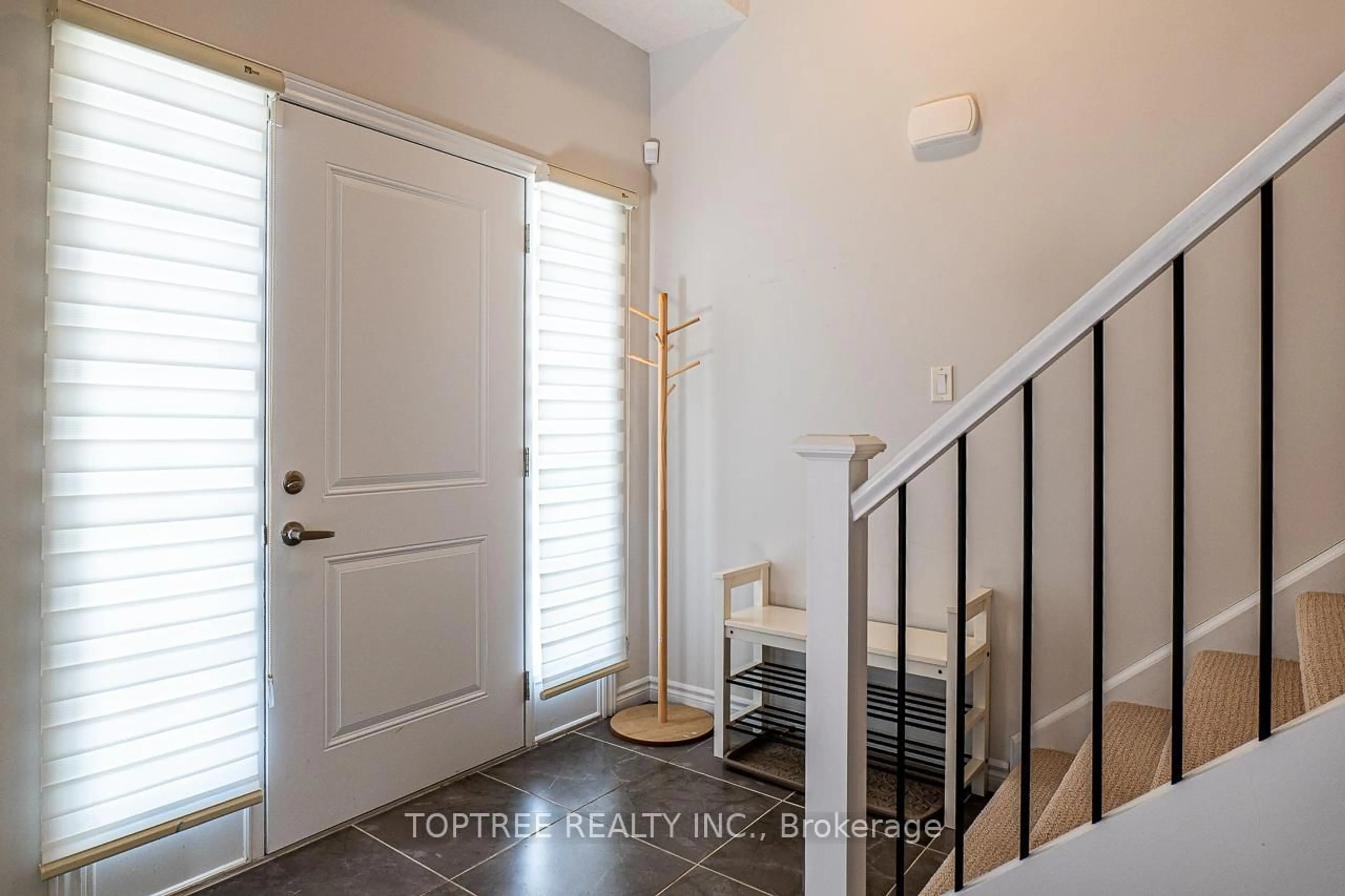 Indoor entryway for 2910 Tokala Tr #13, London North Ontario N6G 5B4