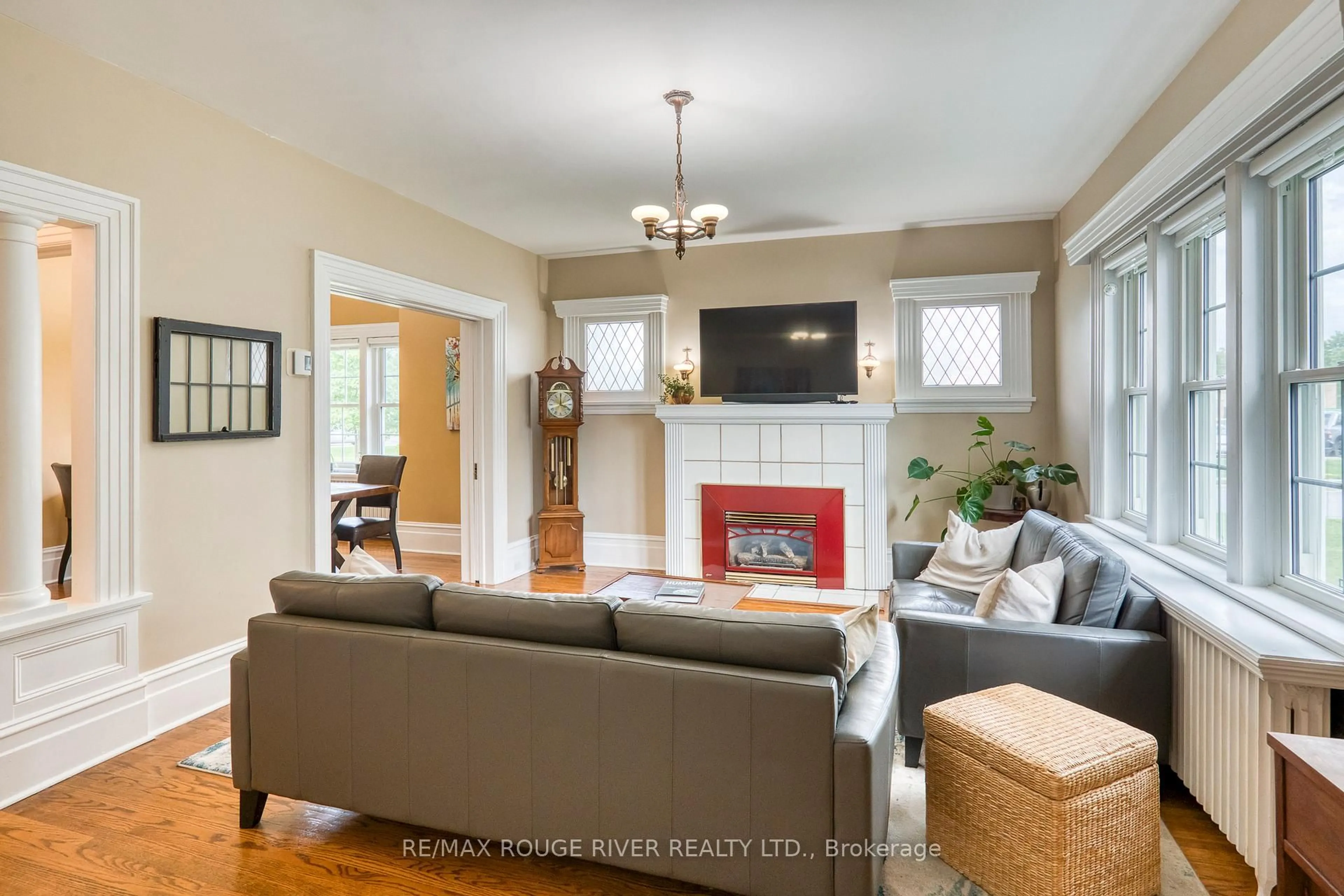 Living room with furniture, unknown for 18 Victoria St, Perth Ontario K7H 2H6