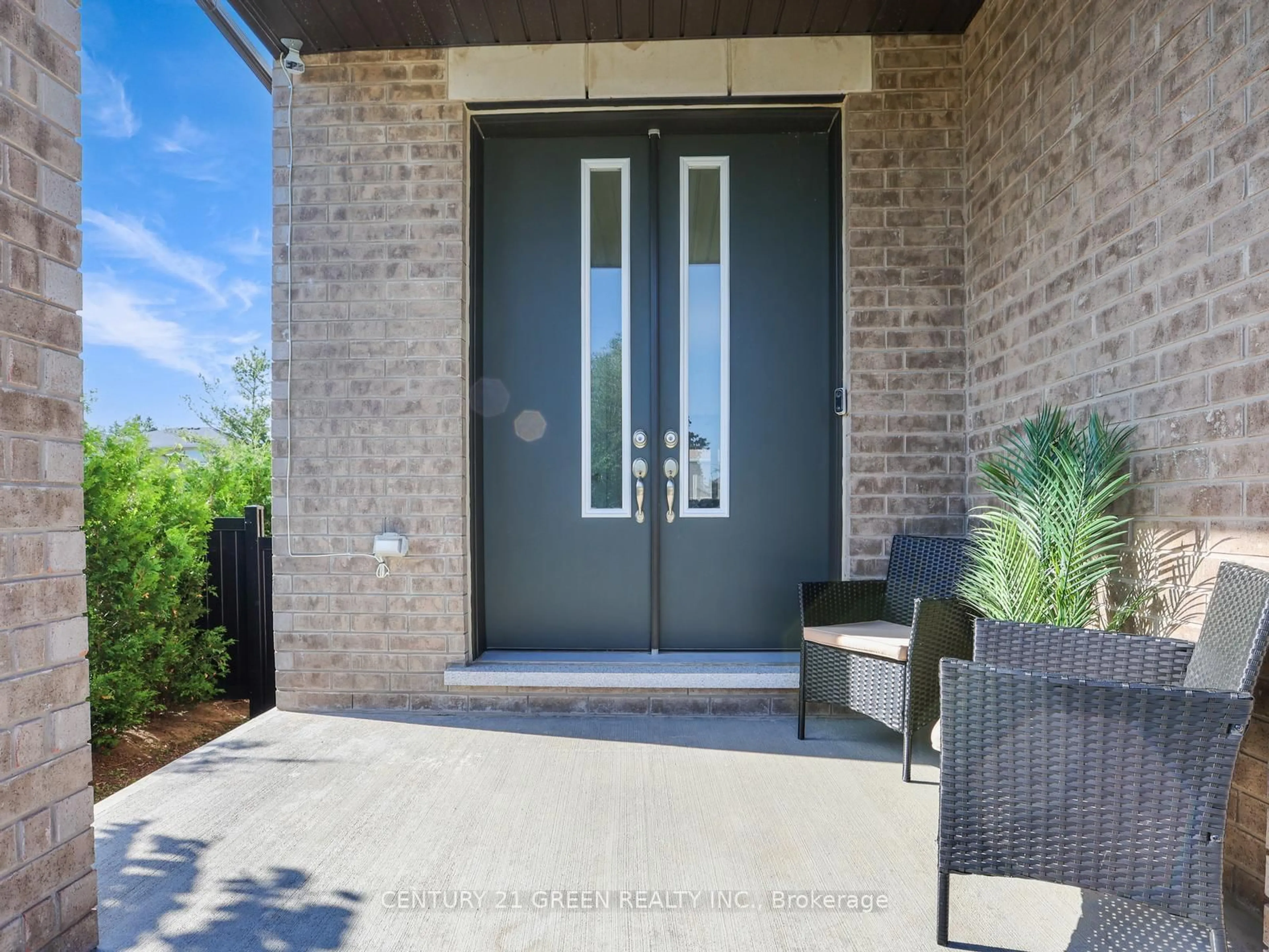 Indoor entryway for 4 Slater St, Cambridge Ontario N1R 0C4