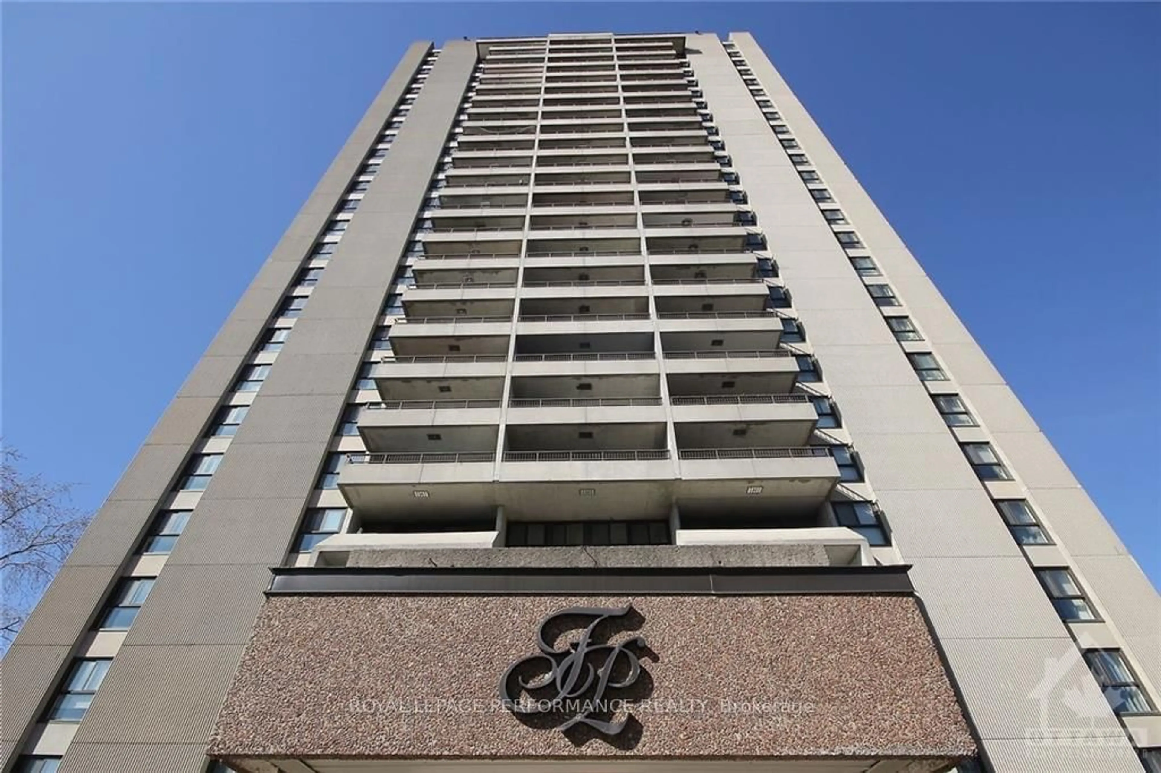 Indoor foyer for 1785 Frobisher Lane #1102, Ottawa Ontario K1G 3T7