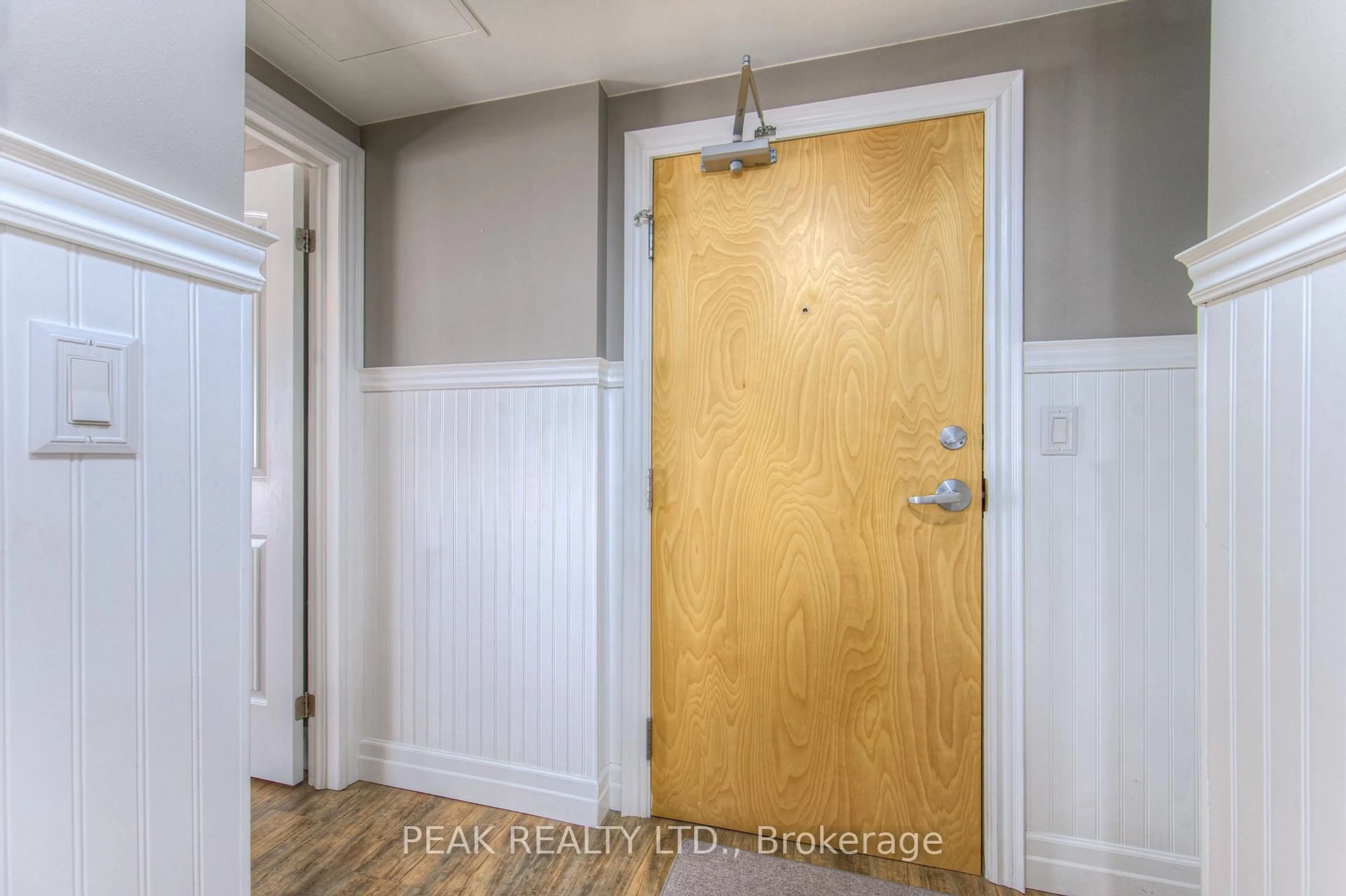 Indoor entryway for 155 Water St #407, Cambridge Ontario N1R 3E3
