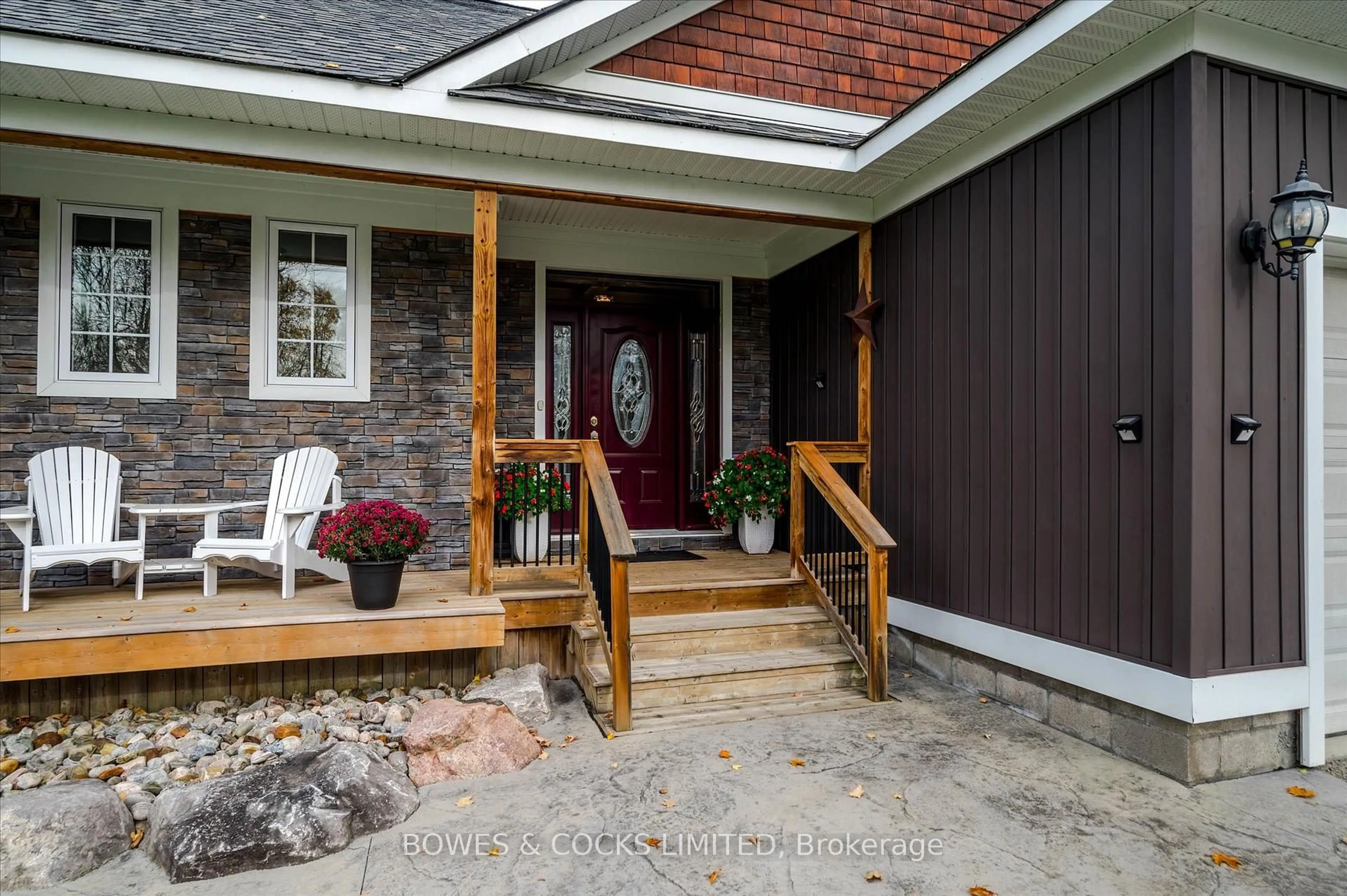 Indoor entryway for 9 Phillips Crt, Trent Lakes Ontario K0L 1J0