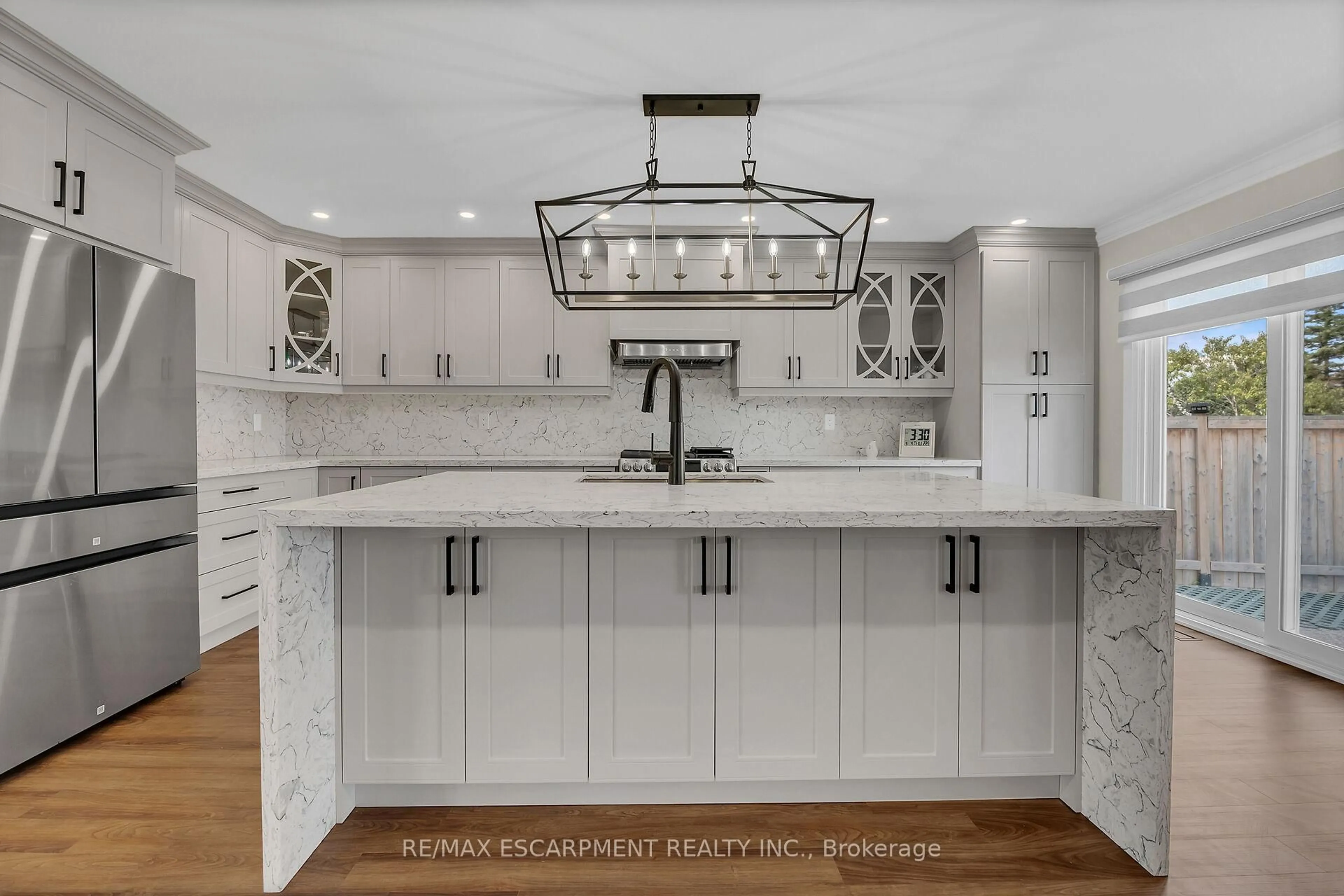 Contemporary kitchen, ceramic/tile floor for 125 VALERA Dr, Hamilton Ontario L8E 4S9