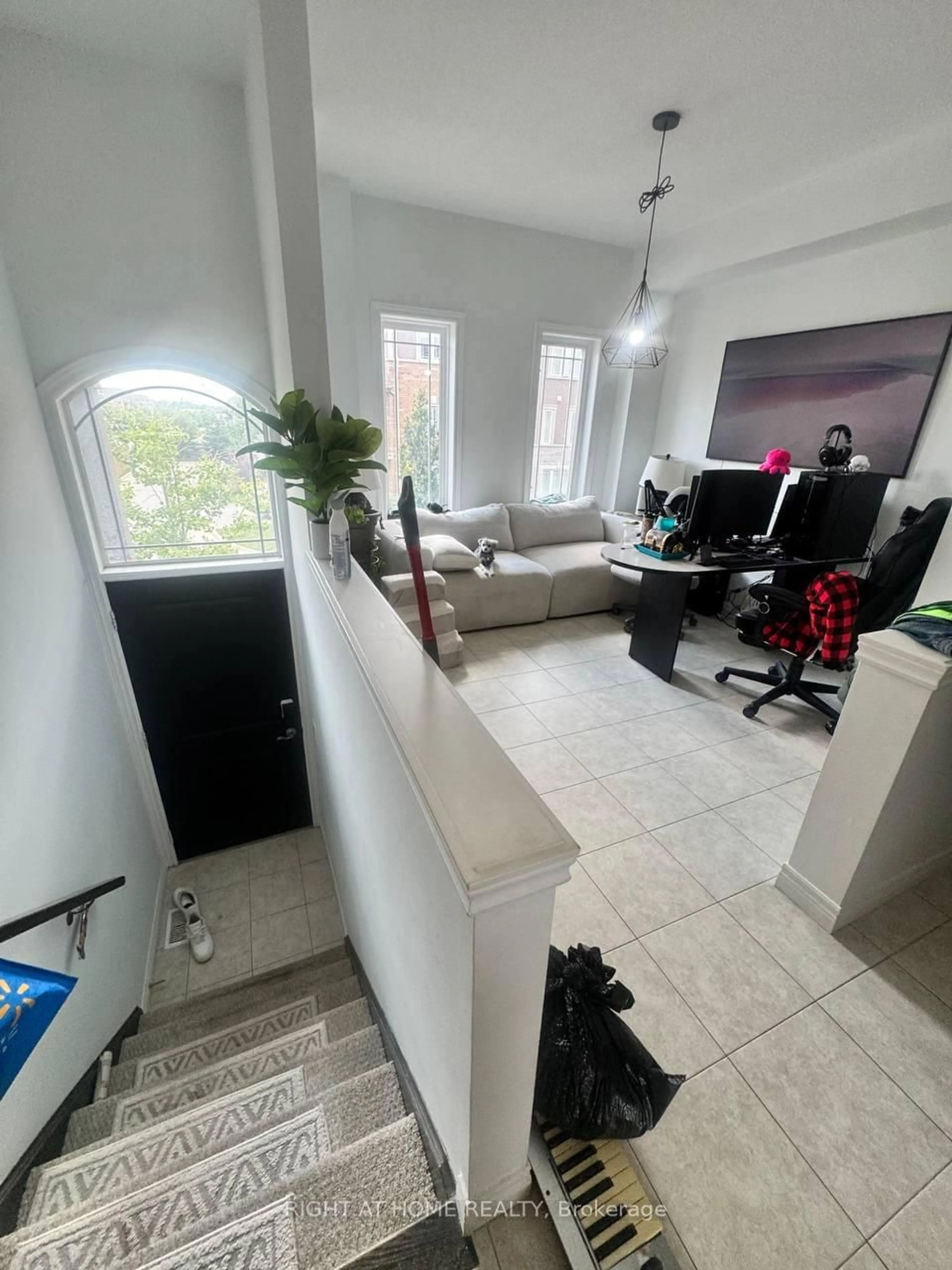 Unknown for 38 Bloom Cres, Hamilton Ontario L0R 1P0
