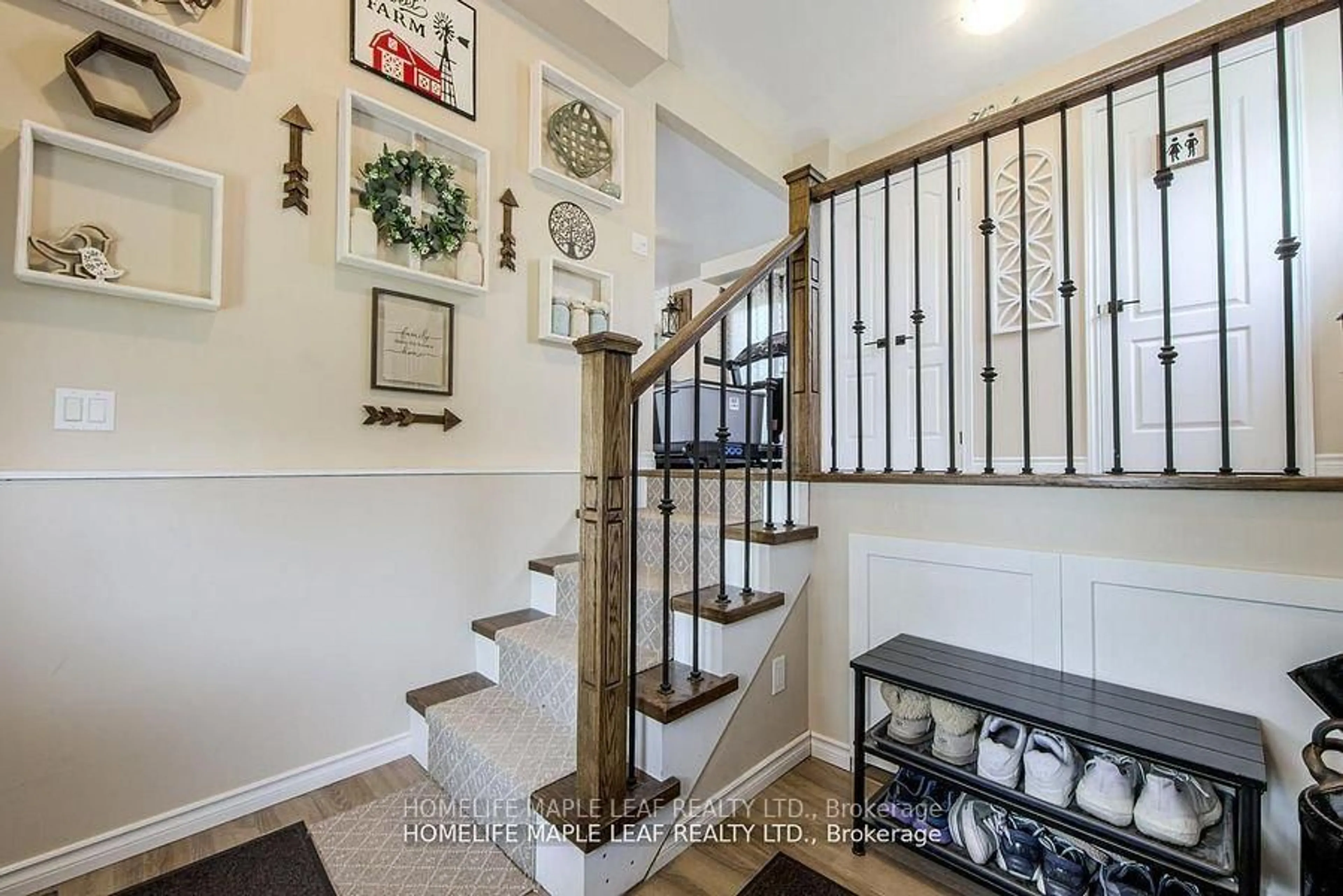 Indoor entryway for 64149 County Road 3, East Garafraxa Ontario L9W 7J4
