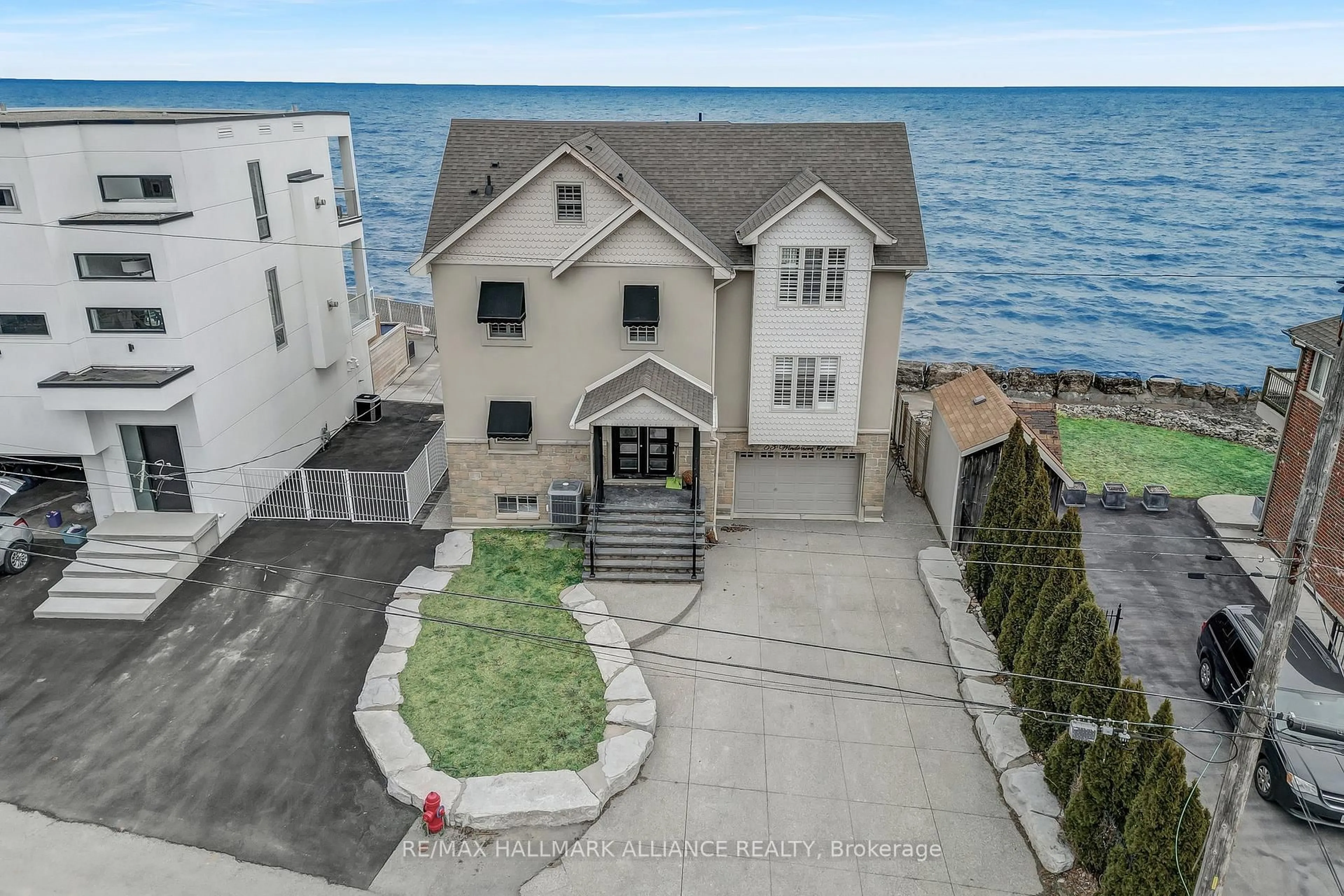 A pic from outside/outdoor area/front of a property/back of a property/a pic from drone, water/lake/river/ocean view for 53 Windemere Rd, Hamilton Ontario L8E 5G5