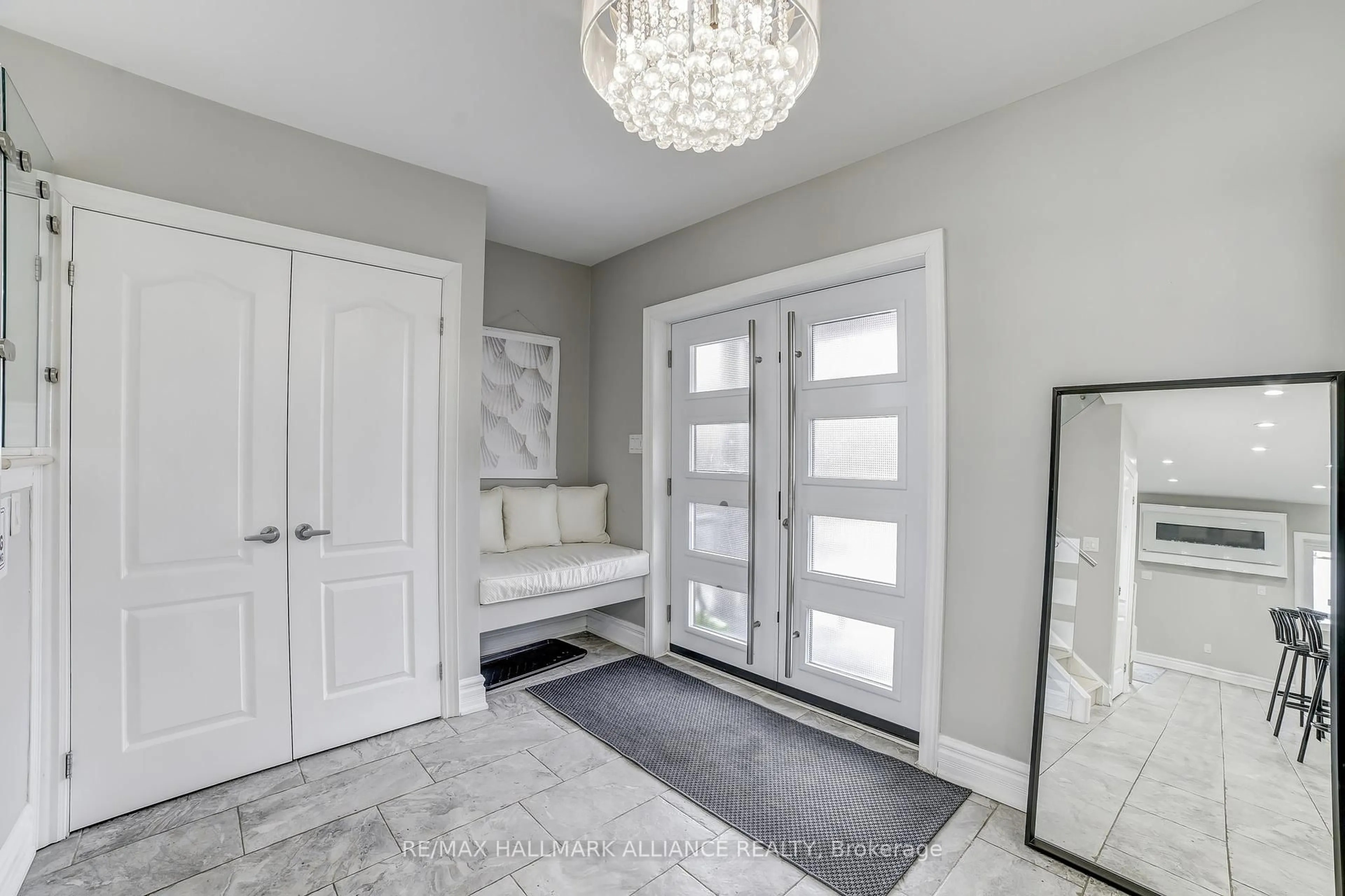 Indoor entryway for 53 Windemere Rd, Hamilton Ontario L8E 5G5