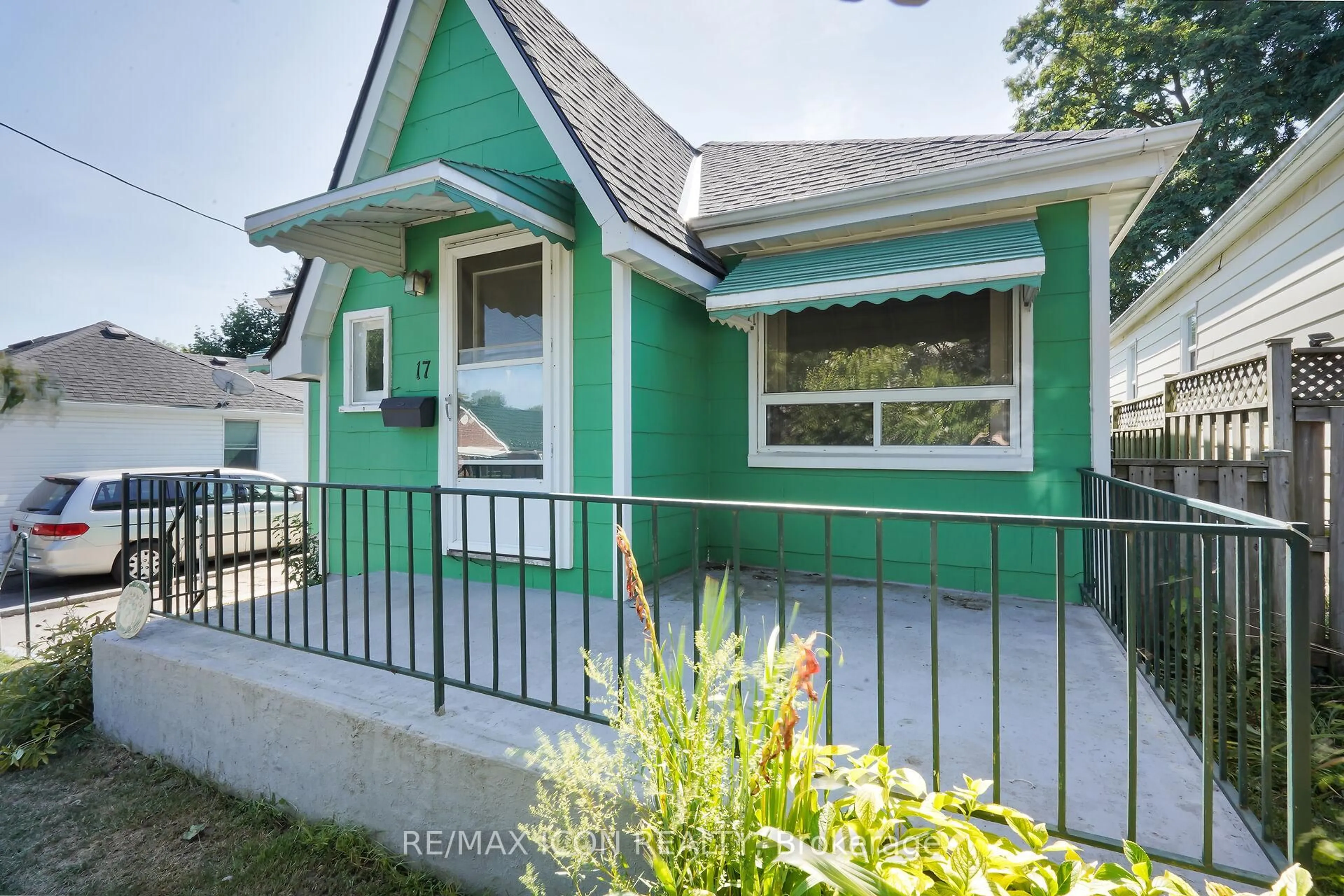 Home with vinyl exterior material, street for 17 Stuart St, London East Ontario N5Y 1S2