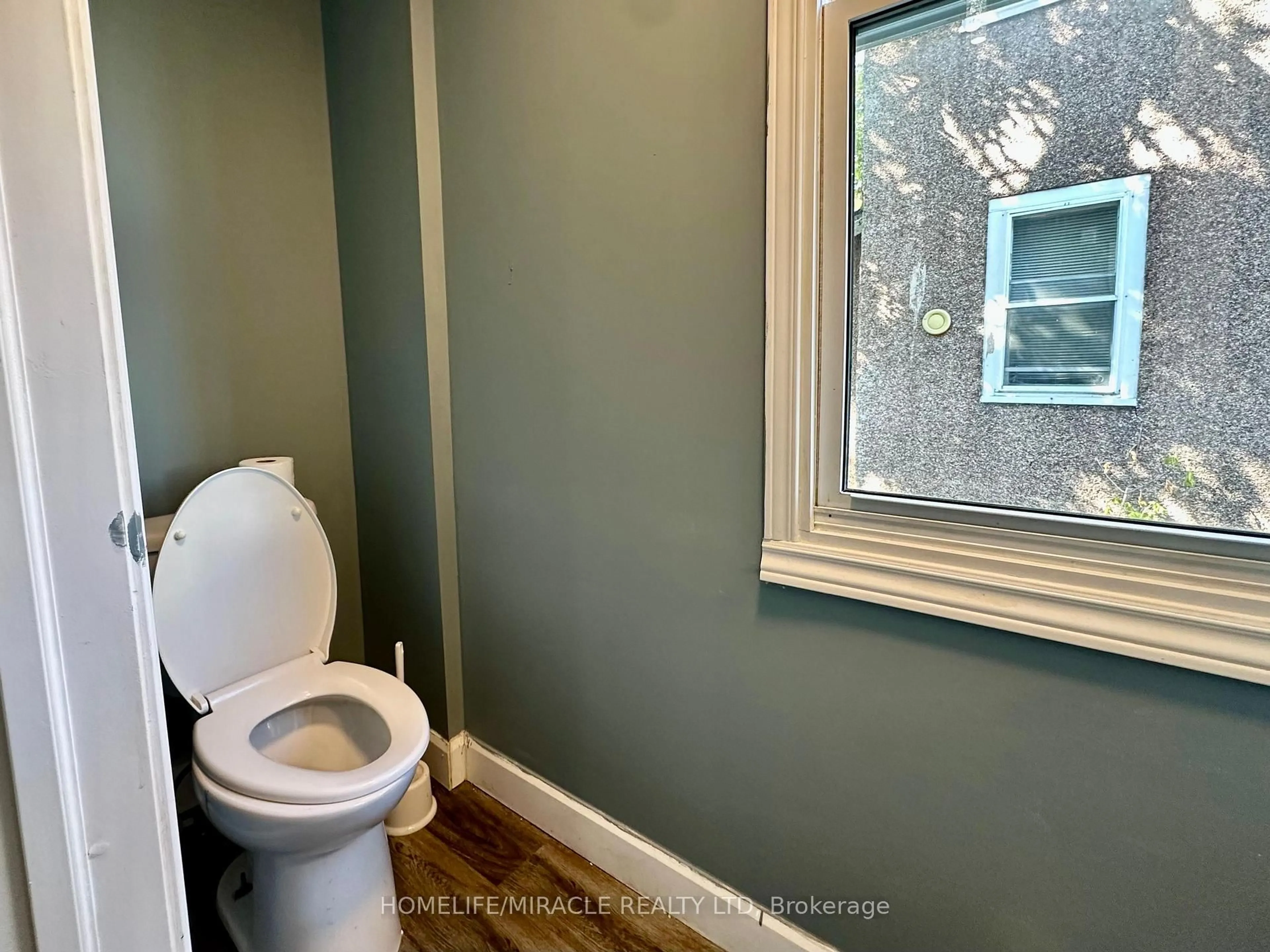 A pic of a room for 175 Burgar St, Welland Ontario L3B 2T3