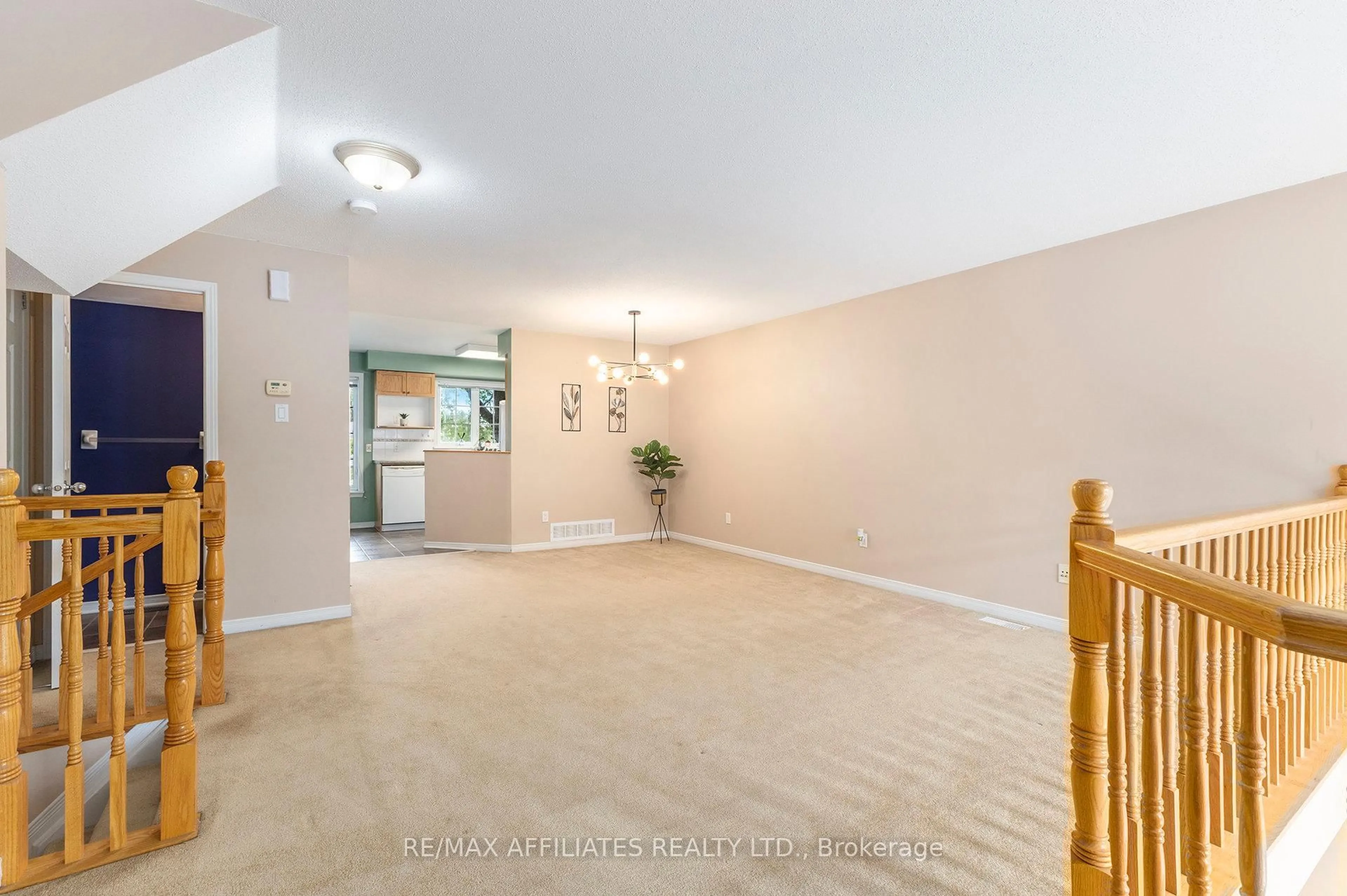 Indoor foyer for 70 Edenvale Dr #169, Ottawa Ontario K2K 3N6