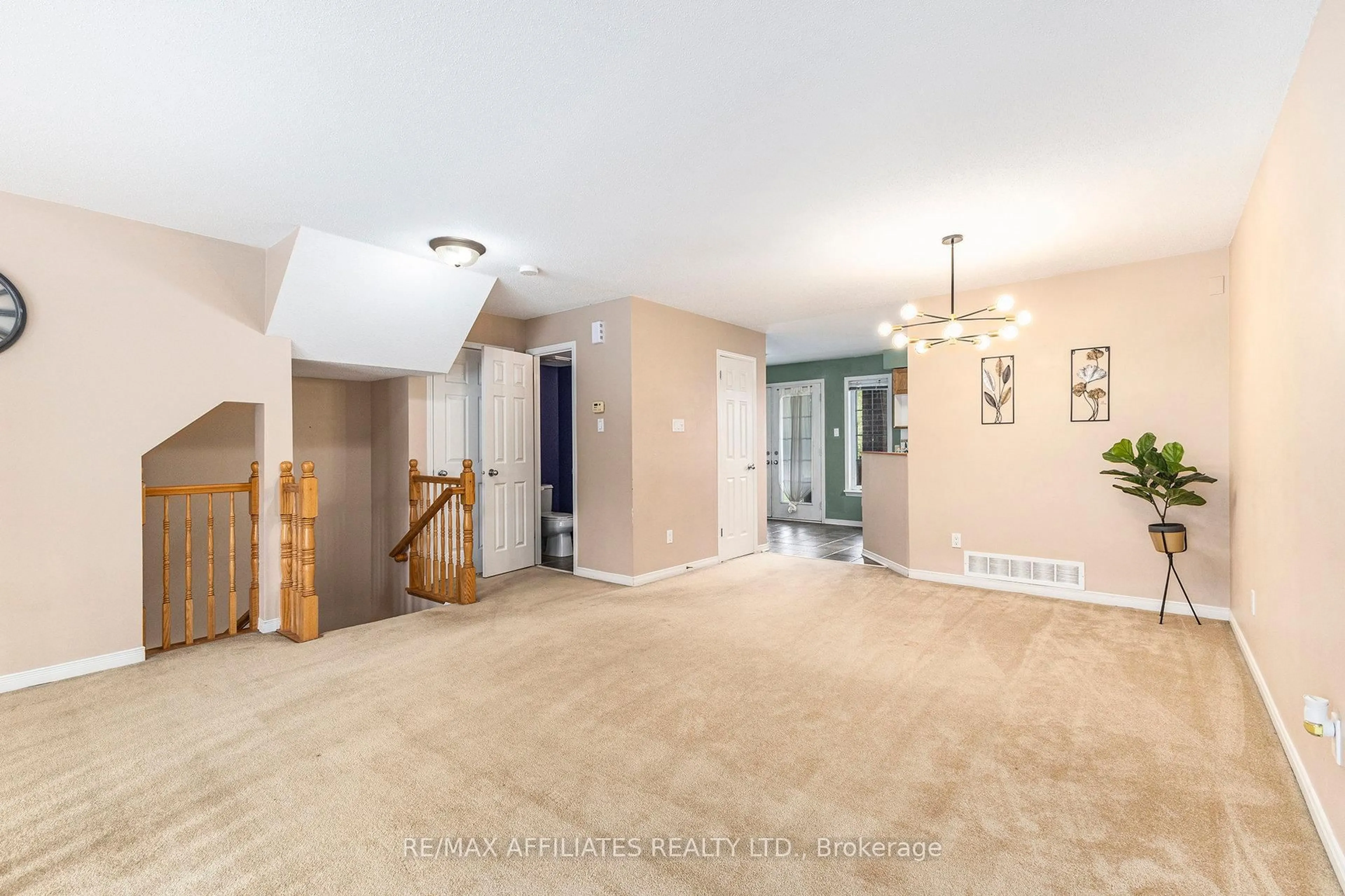 Indoor foyer for 70 Edenvale Dr #169, Ottawa Ontario K2K 3N6