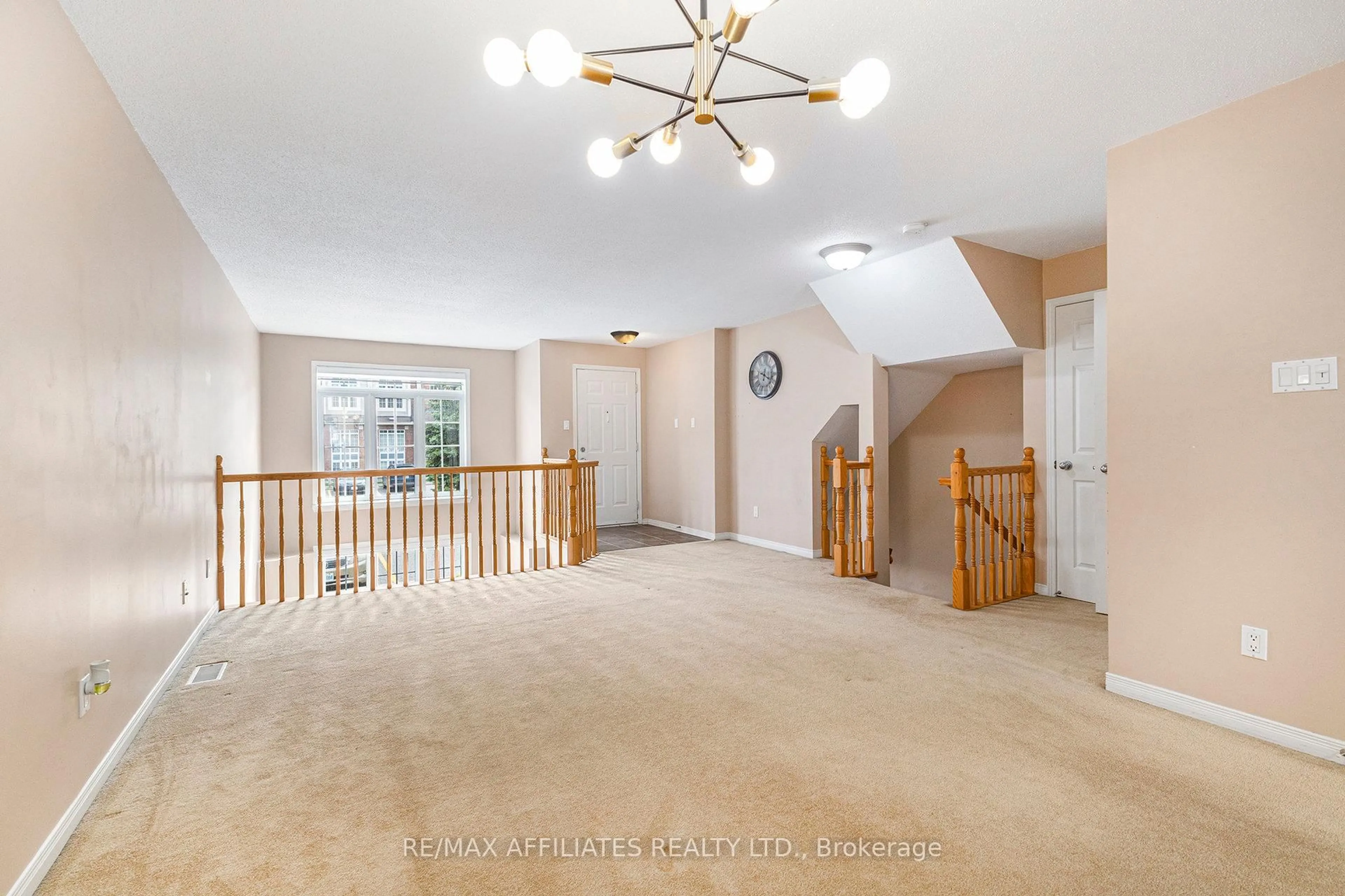 Indoor foyer for 70 Edenvale Dr #169, Ottawa Ontario K2K 3N6