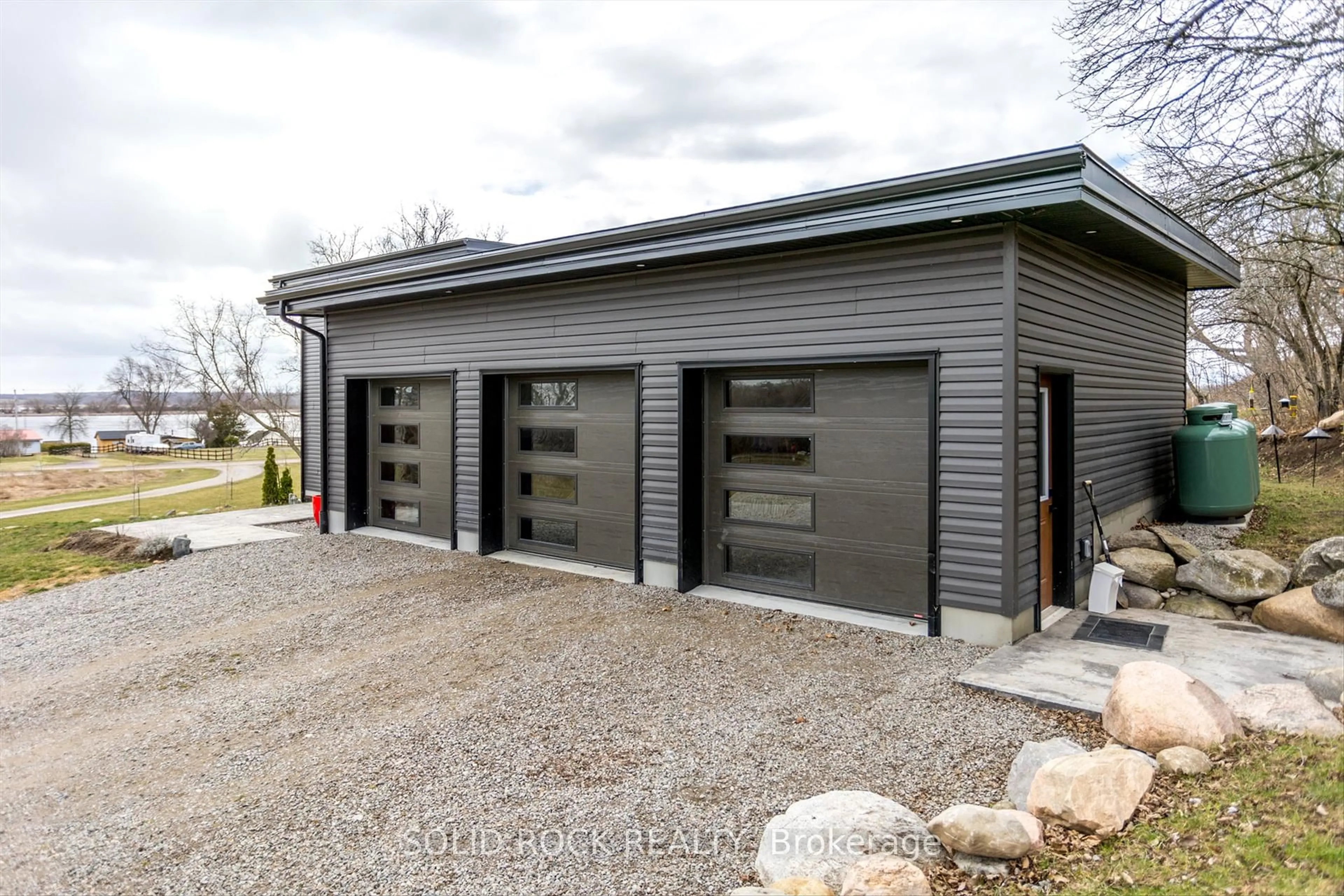 Indoor garage for 506 Catchmore Rd, Trent Hills Ontario K0L 1L0