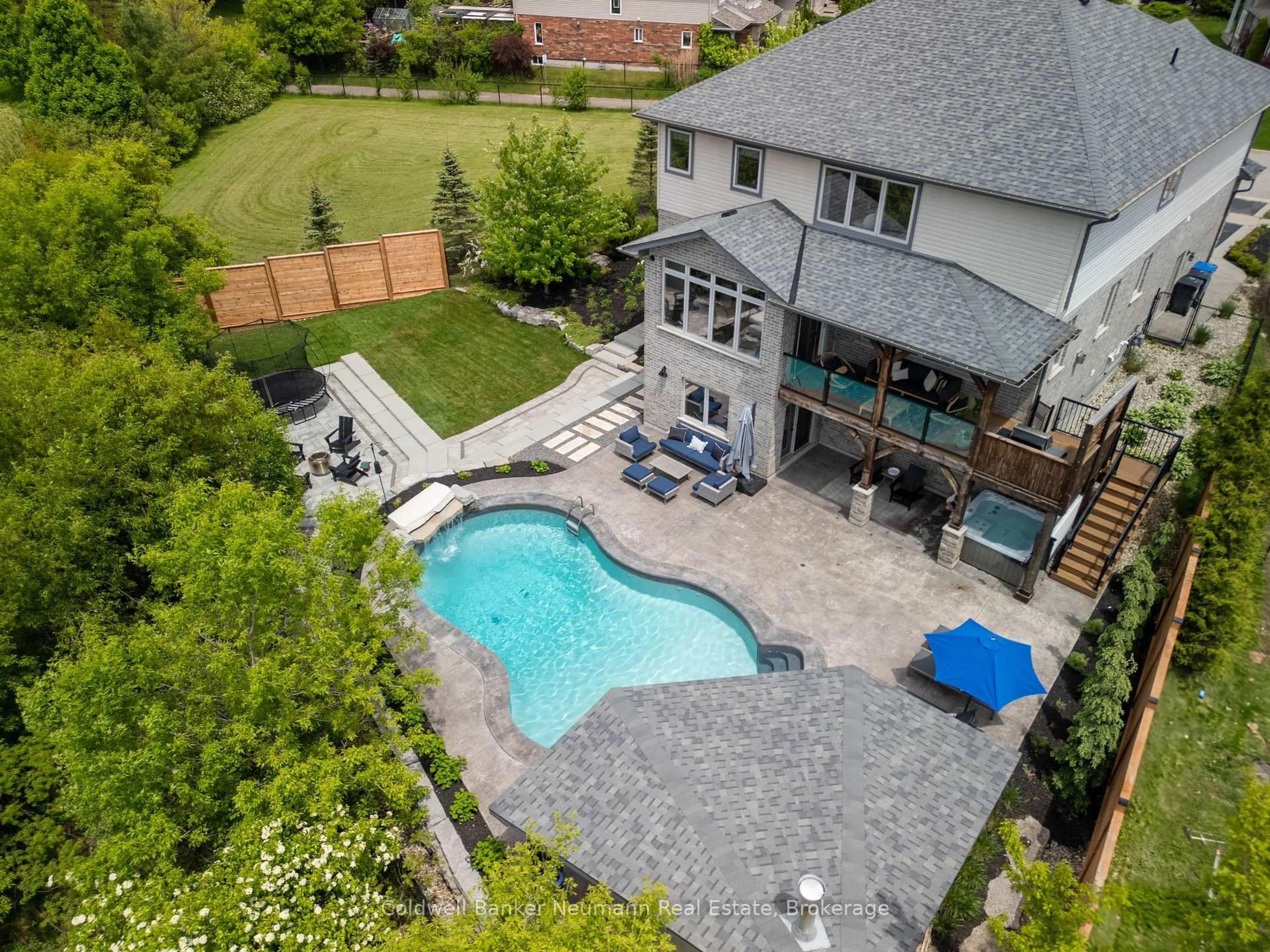 A pic from outside/outdoor area/front of a property/back of a property/a pic from drone, unknown for 22 Hilltop Rd, Guelph Ontario N1E 7L4