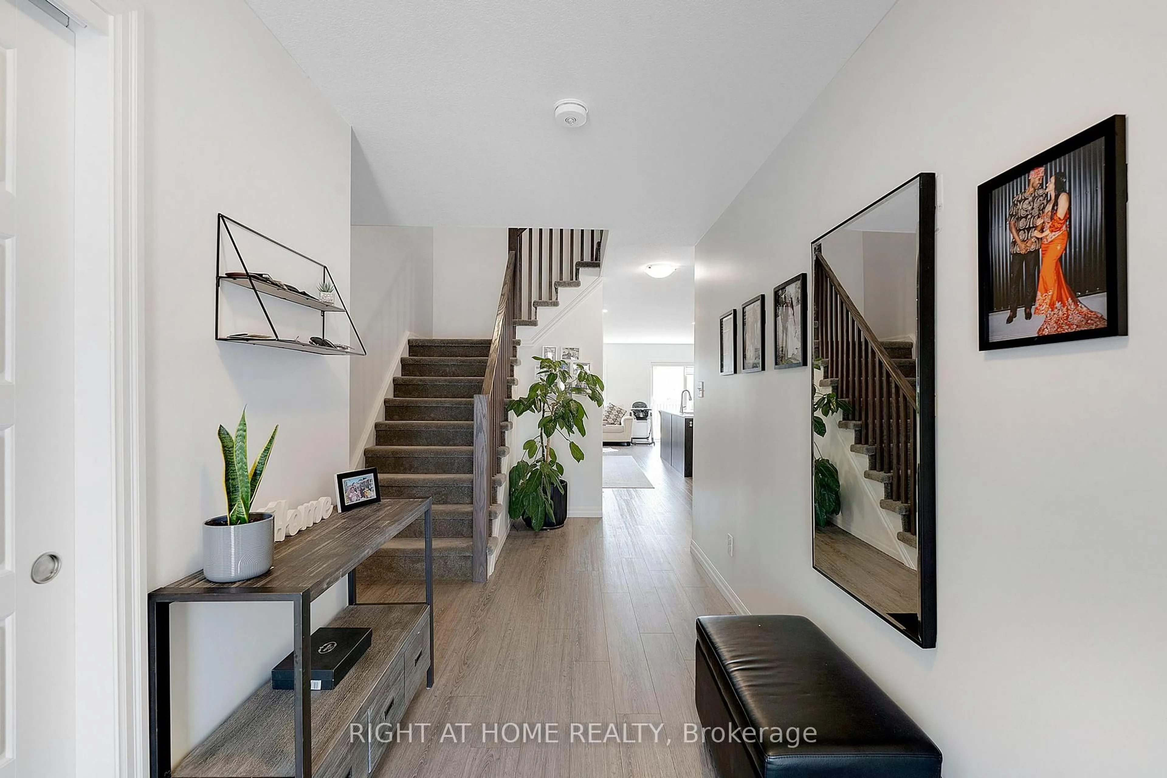 Indoor entryway for 78 Pony Way, Waterloo Ontario N2R 0R8