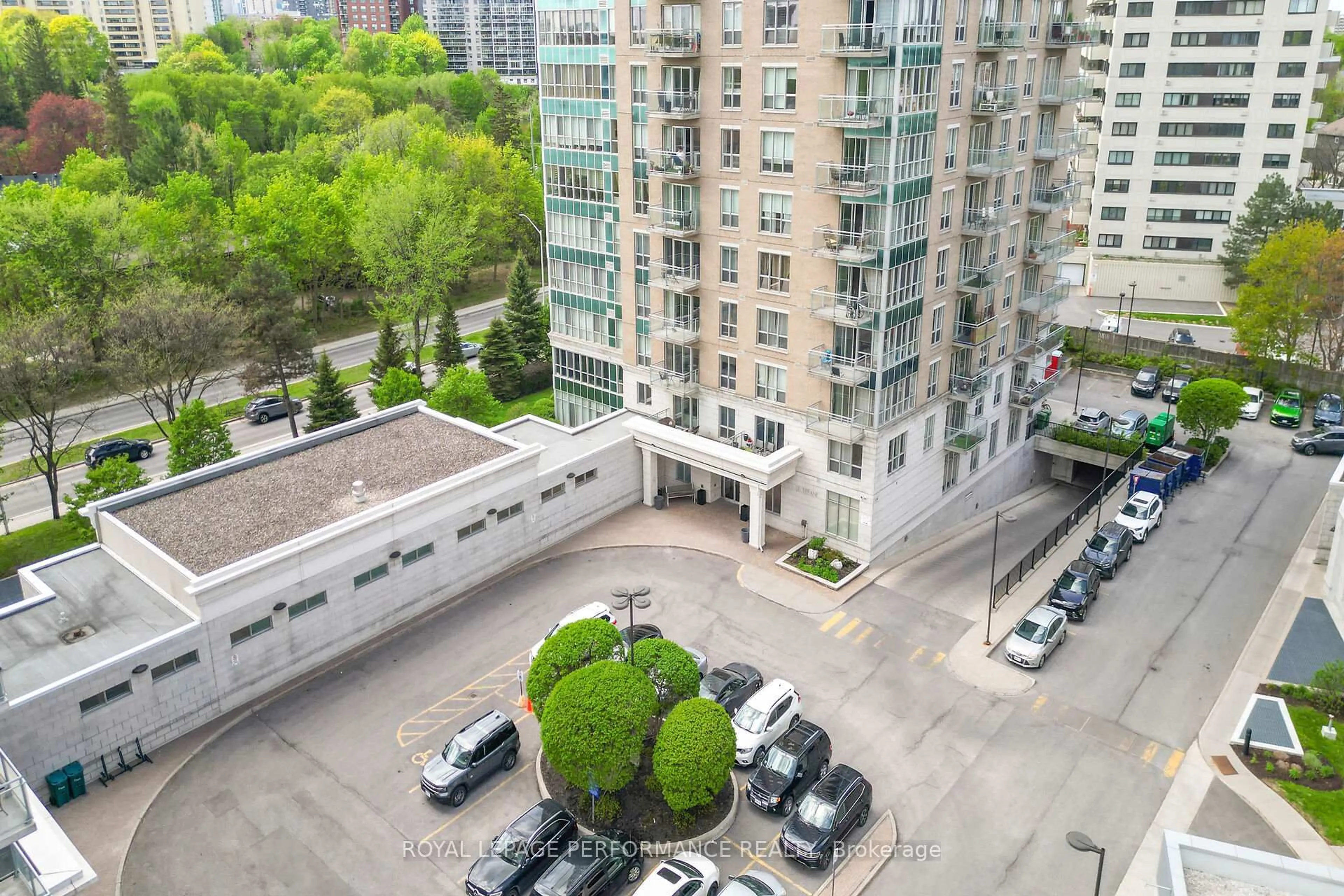 A pic from outside/outdoor area/front of a property/back of a property/a pic from drone, city buildings view from balcony for 70 Landry St #1807, Ottawa Ontario K1L 0A8