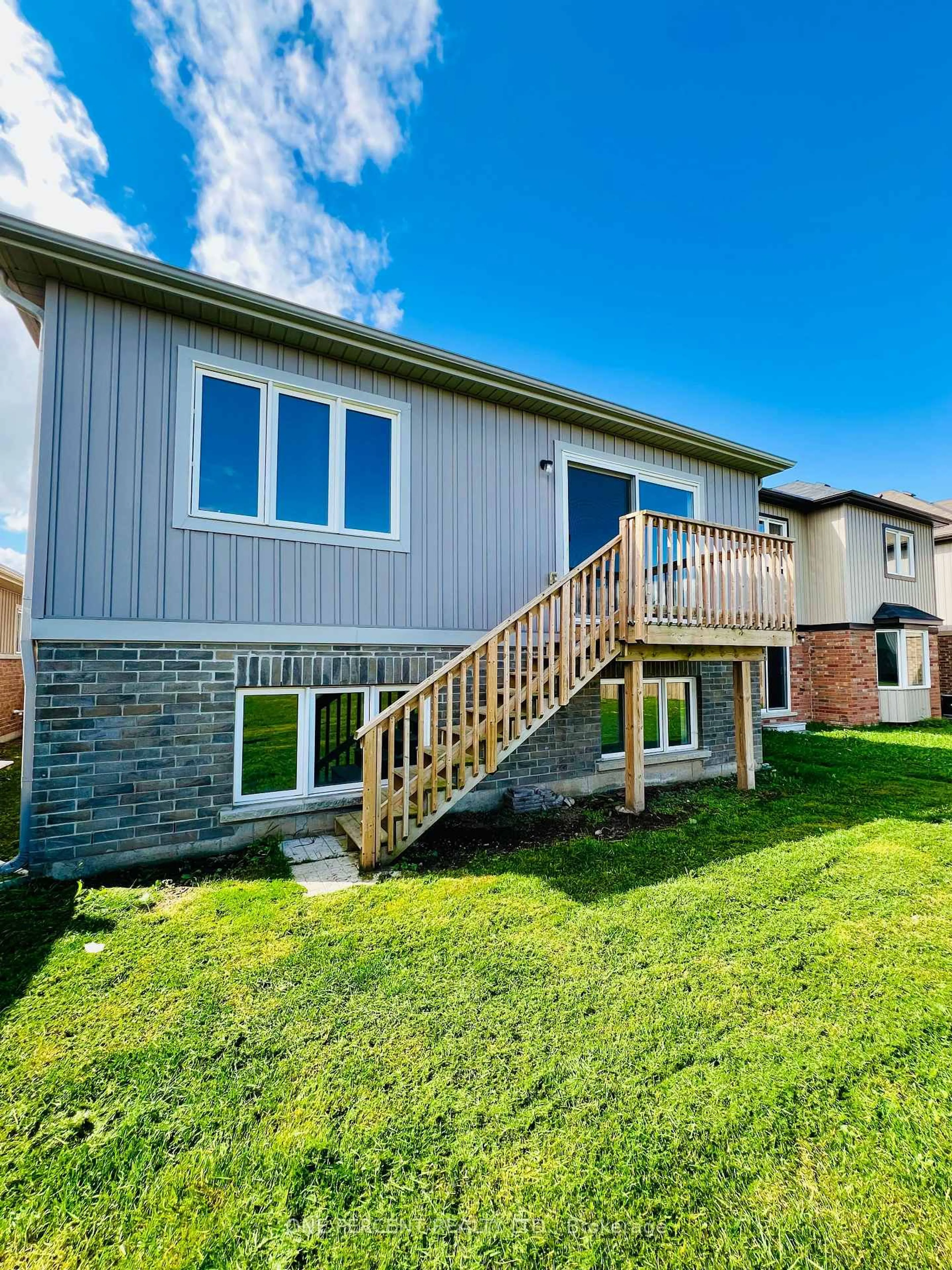 Home with vinyl exterior material, building for 415 Krotz St, North Perth Ontario N4W 0H8