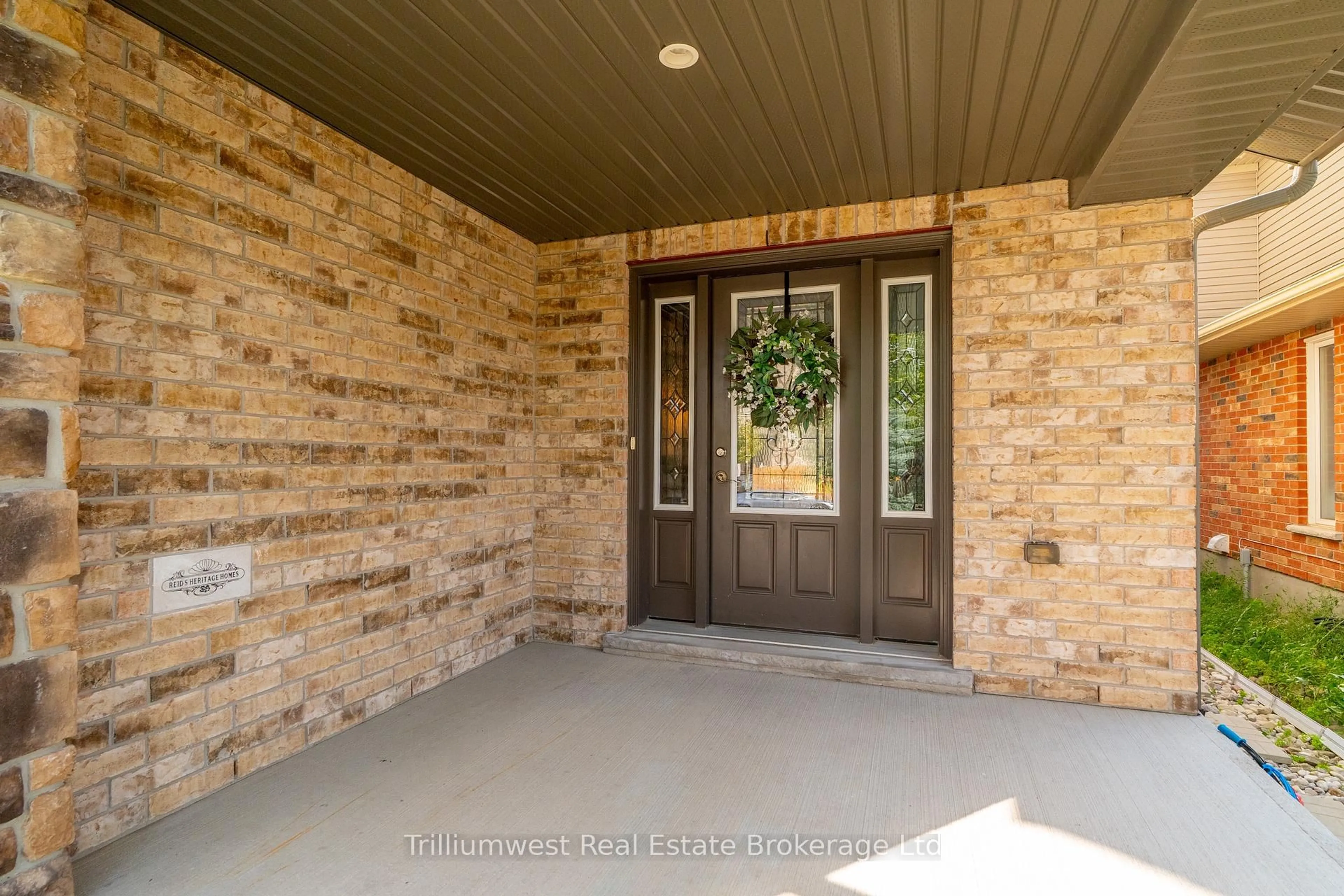Indoor entryway for 41 Samuel Dr, Guelph Ontario N1L 0K1
