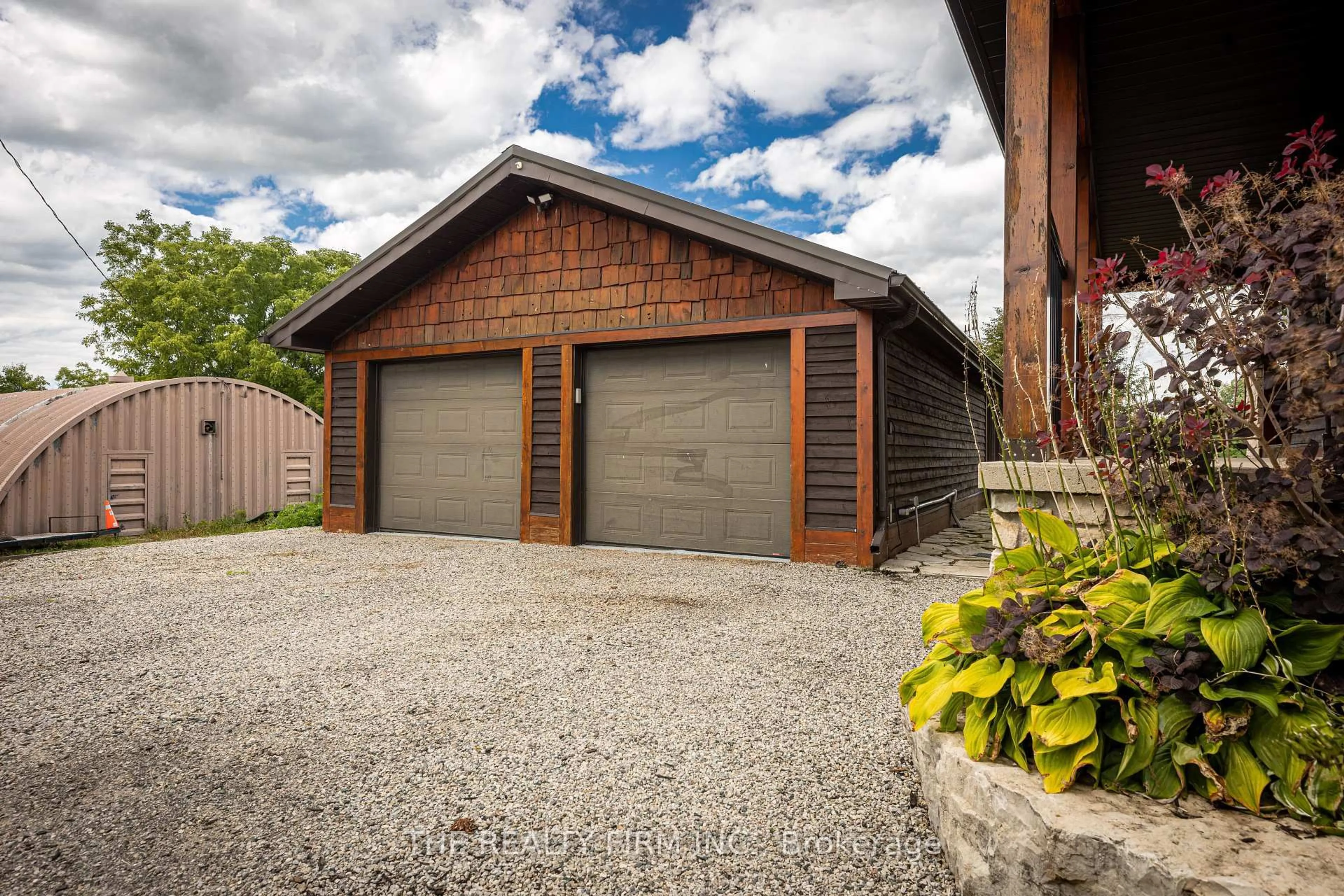 Indoor garage for 46676 Mapleton Line, Malahide Ontario N5H 2R6