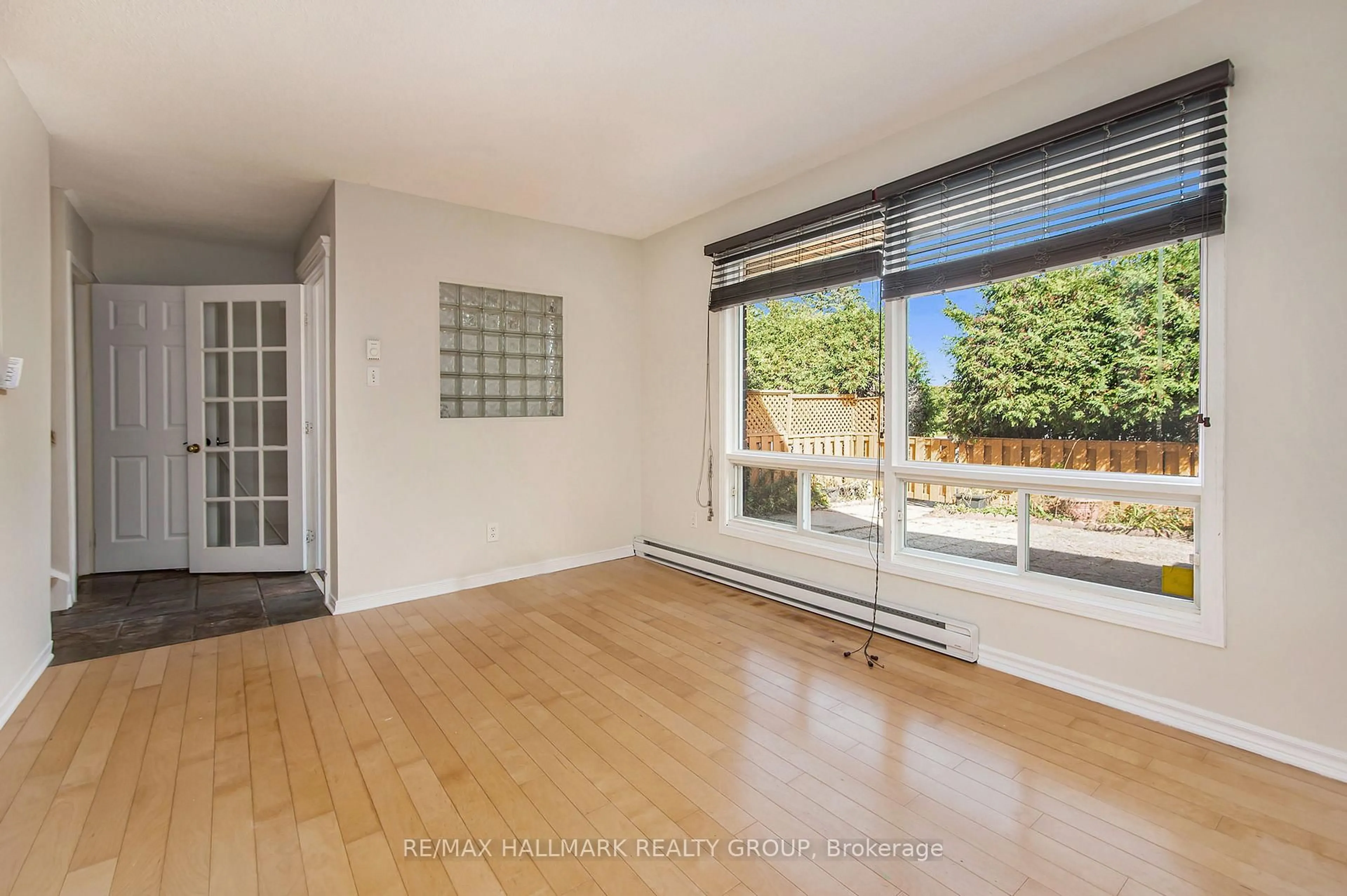 A pic of a room for 120 Royalton Private, Ottawa Ontario K1V 9S3