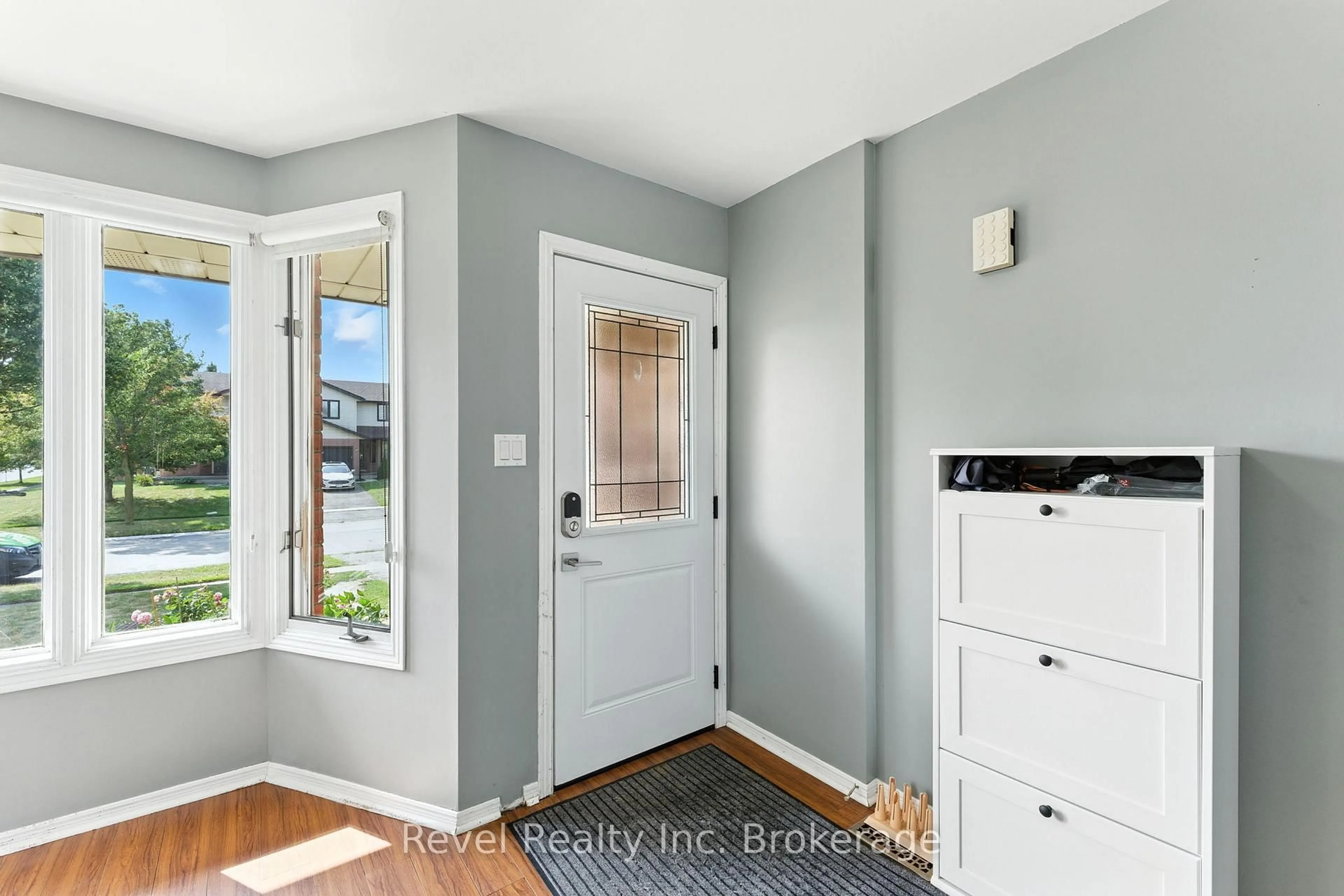 Indoor entryway for 1 Conestoga Rd, Woodstock Ontario N4T 1H7
